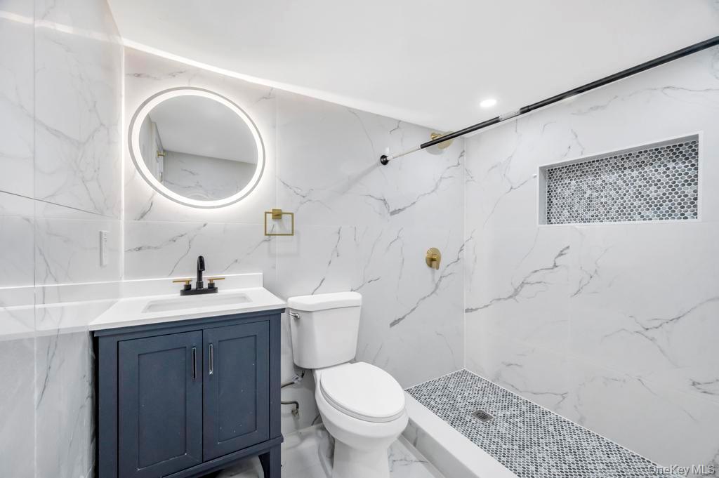 33 Silverpine Drive, Amityville, NY 11701