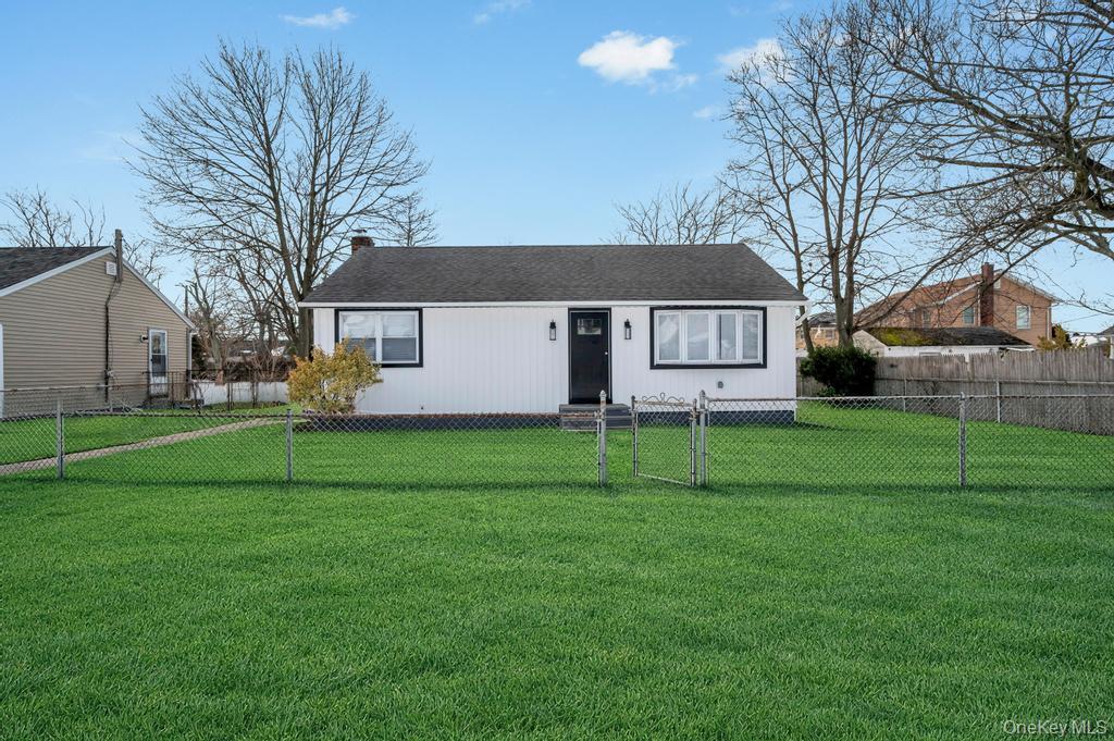 33 Silverpine Drive, Amityville, NY 11701