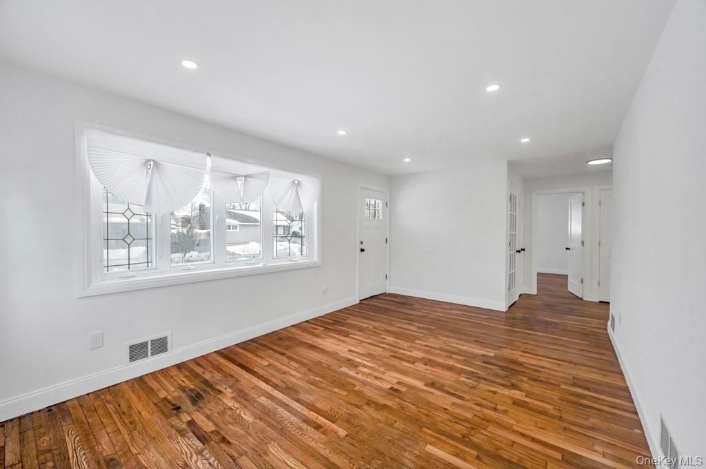 33 Silverpine Drive, Amityville, NY 11701