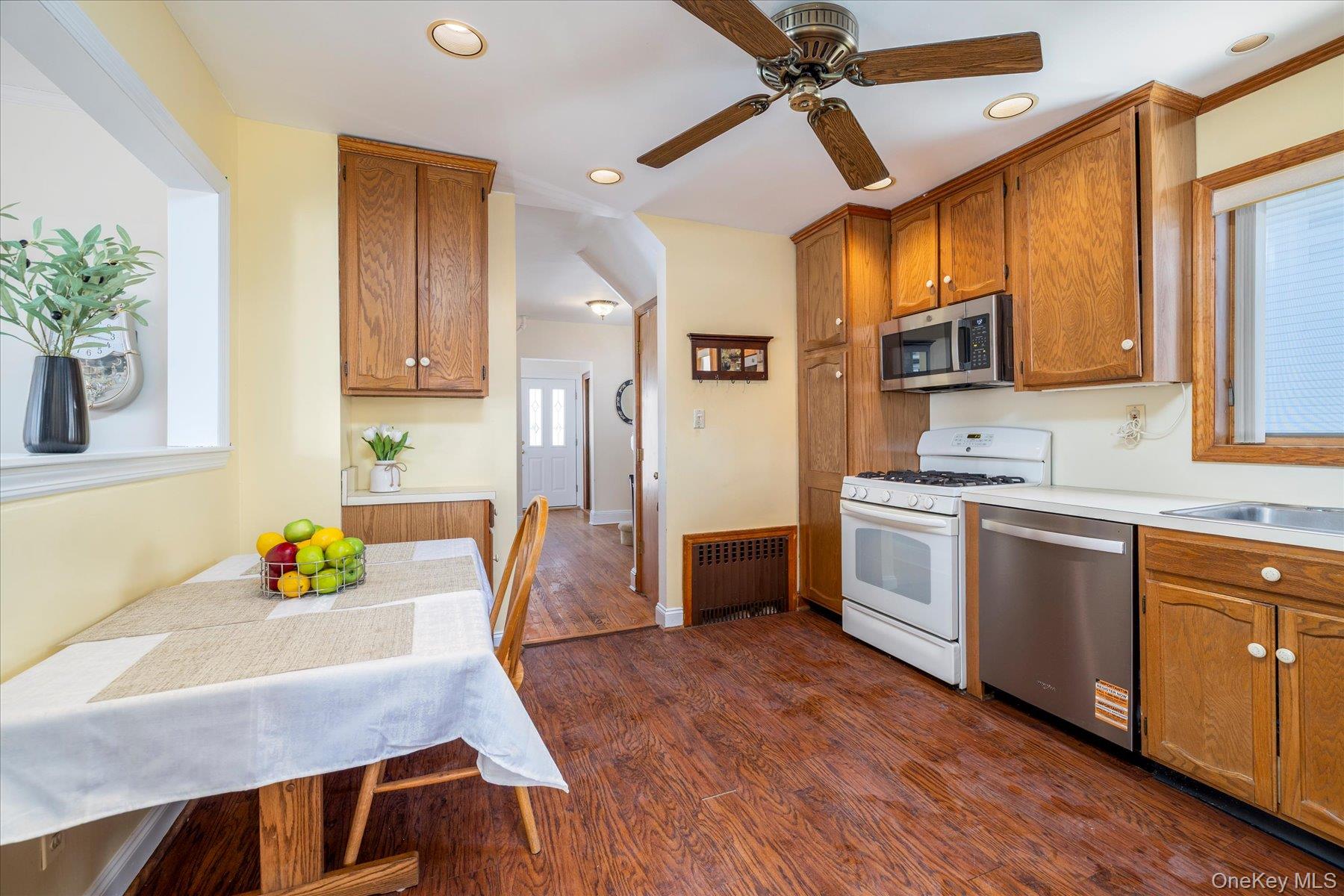 43 Garfield Place, East Rockaway, NY 11518