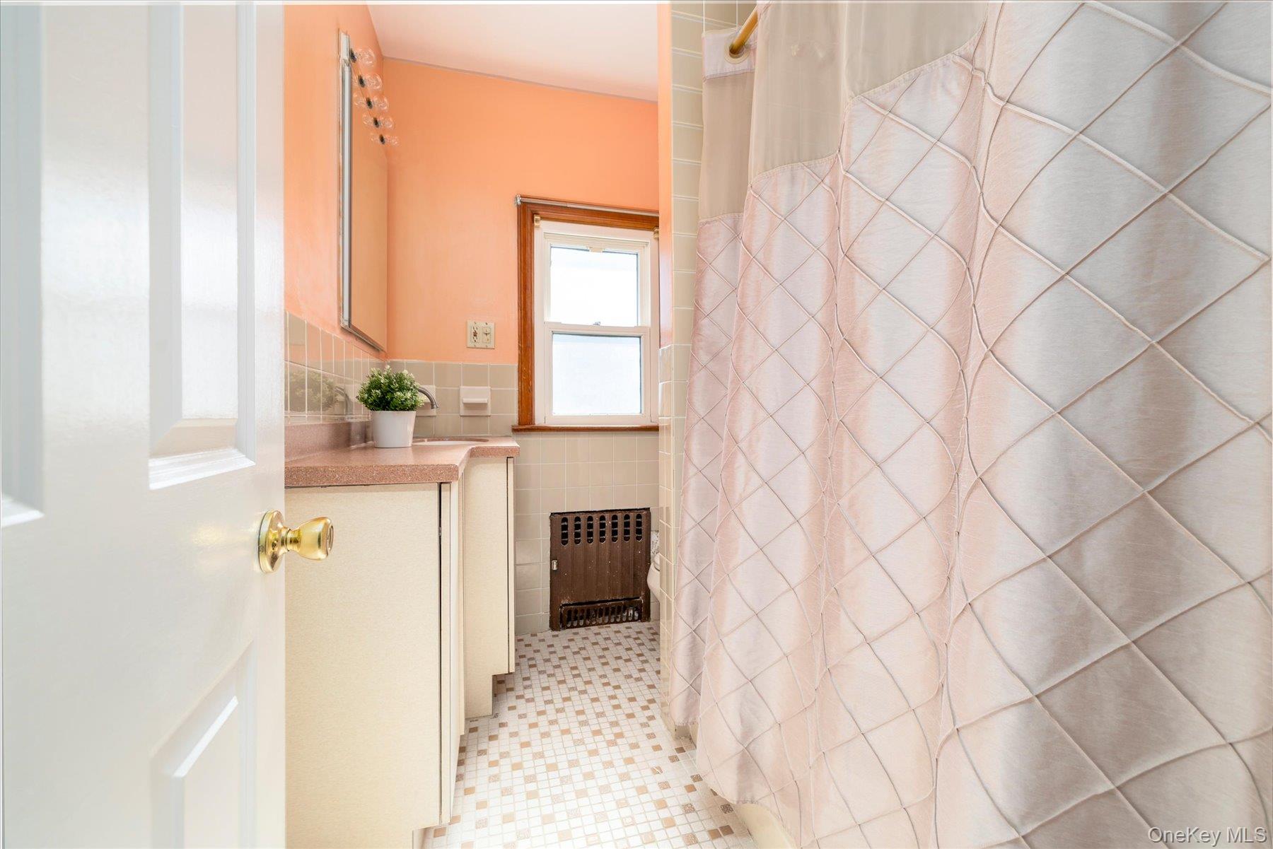 43 Garfield Place, East Rockaway, NY 11518