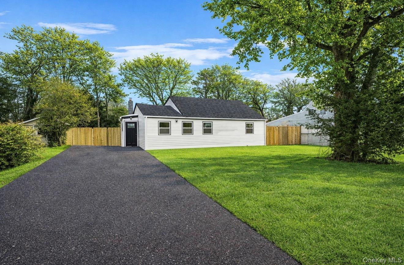 10 Linda ln, Central Islip, NY 11722