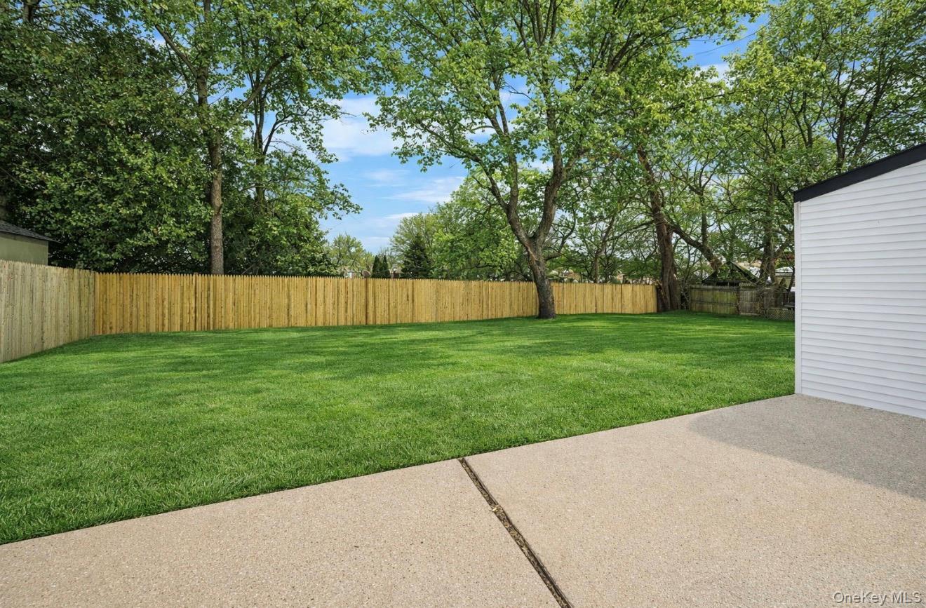 10 Linda Lane, Central Islip, NY 11722