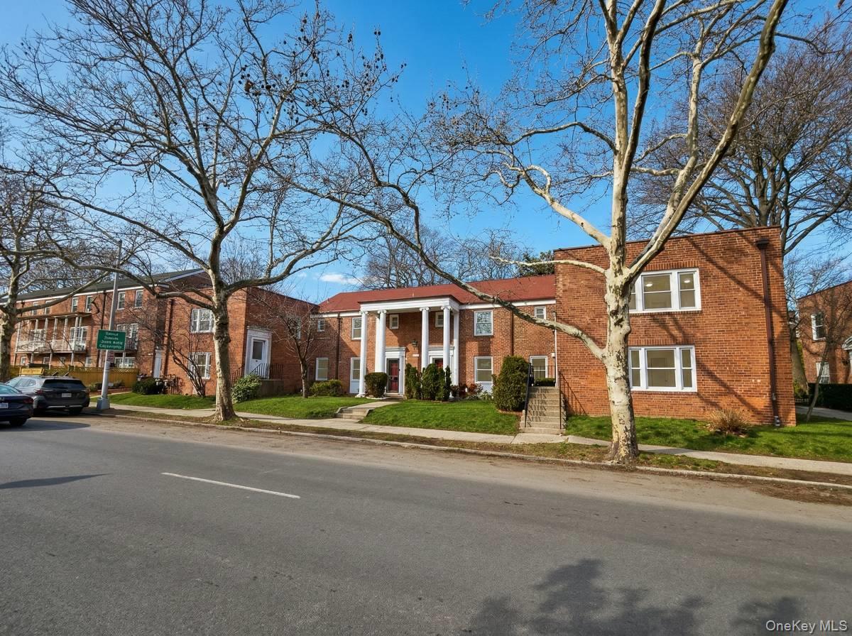 144-37 Grand Central Parkway # 74E, Briarwood, NY 11435