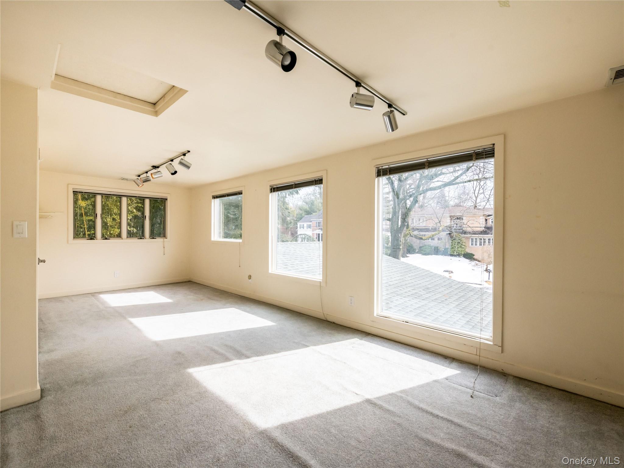 127 Wooleys Lane, Great Neck, NY 11023