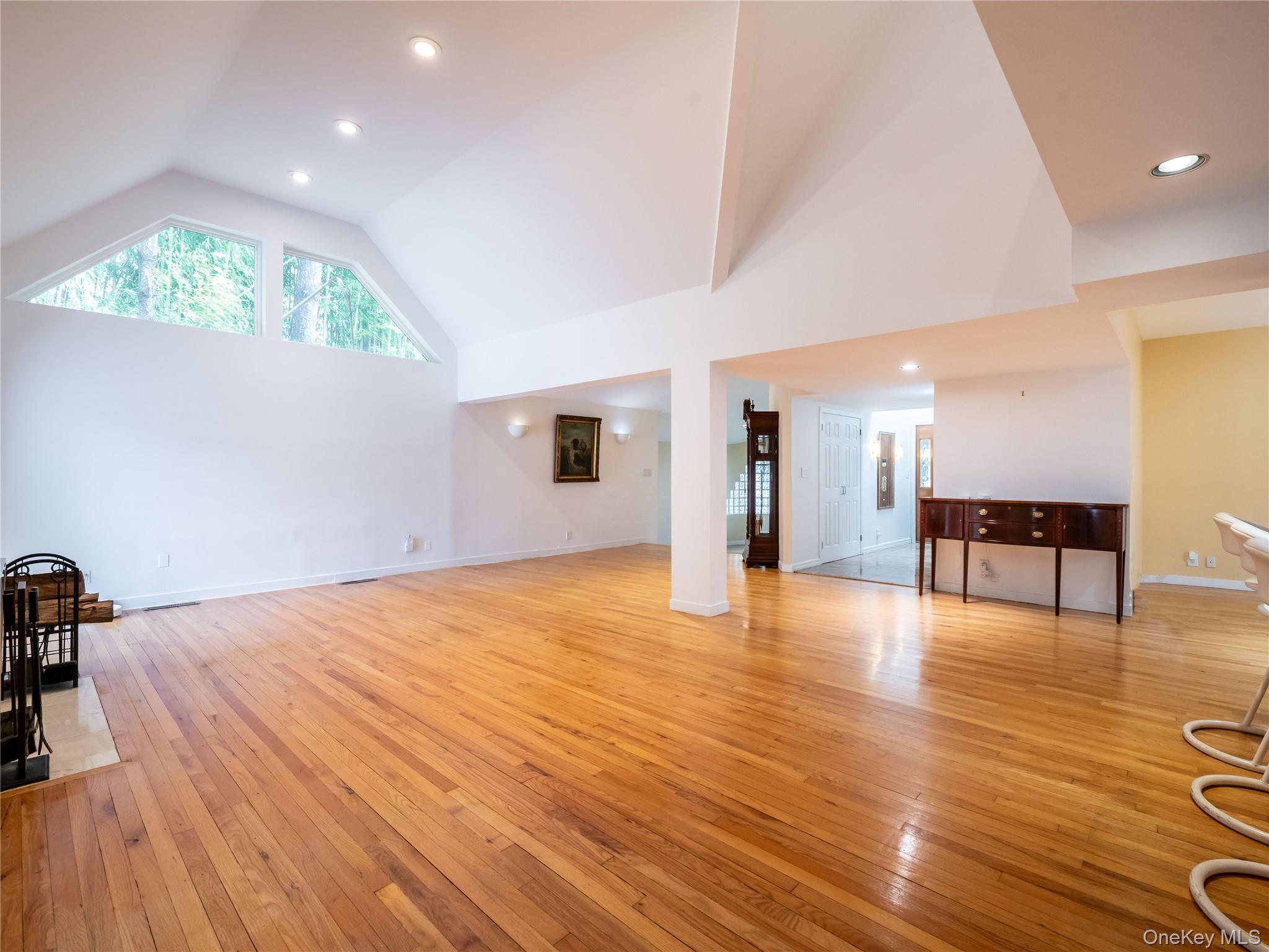 127 Wooleys Lane, Great Neck, NY 11023