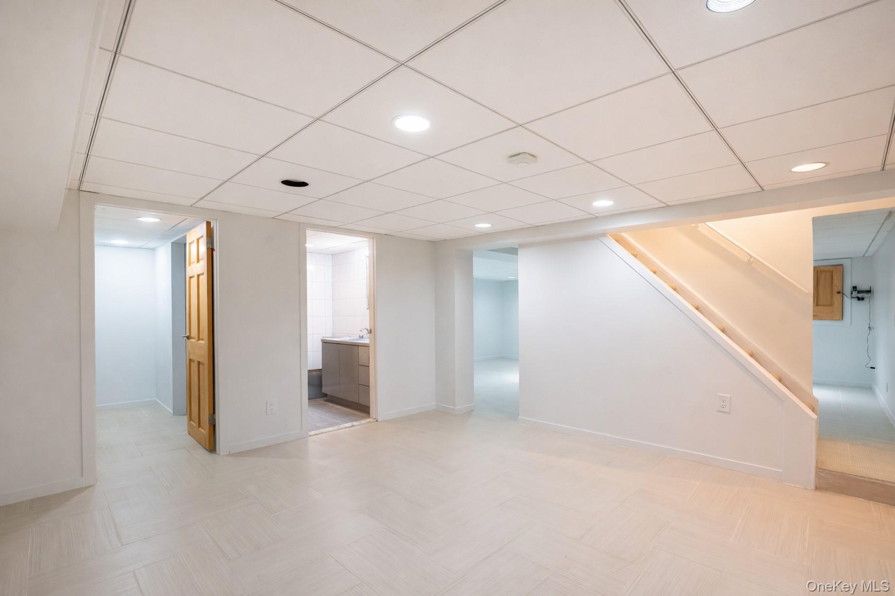 127 Wooleys Lane, Great Neck, NY 11023