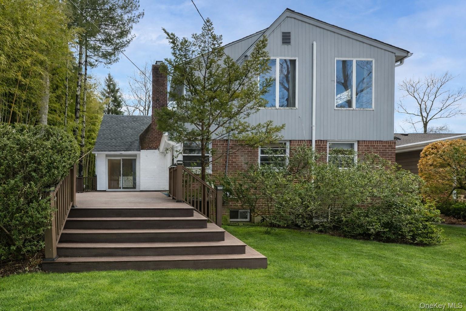 127 Wooleys Lane, Great Neck, NY 11023