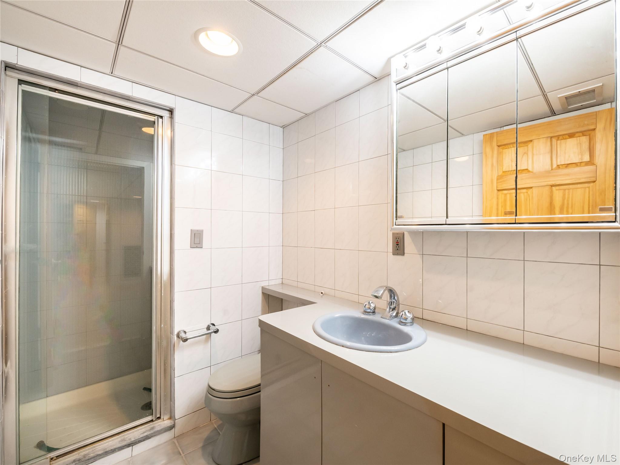 127 Wooleys Lane, Great Neck, NY 11023