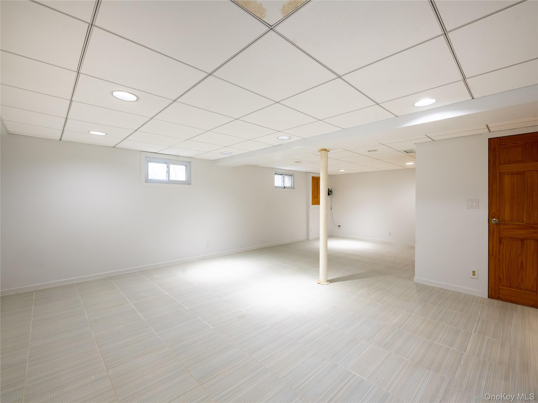 127 Wooleys Lane, Great Neck, NY 11023