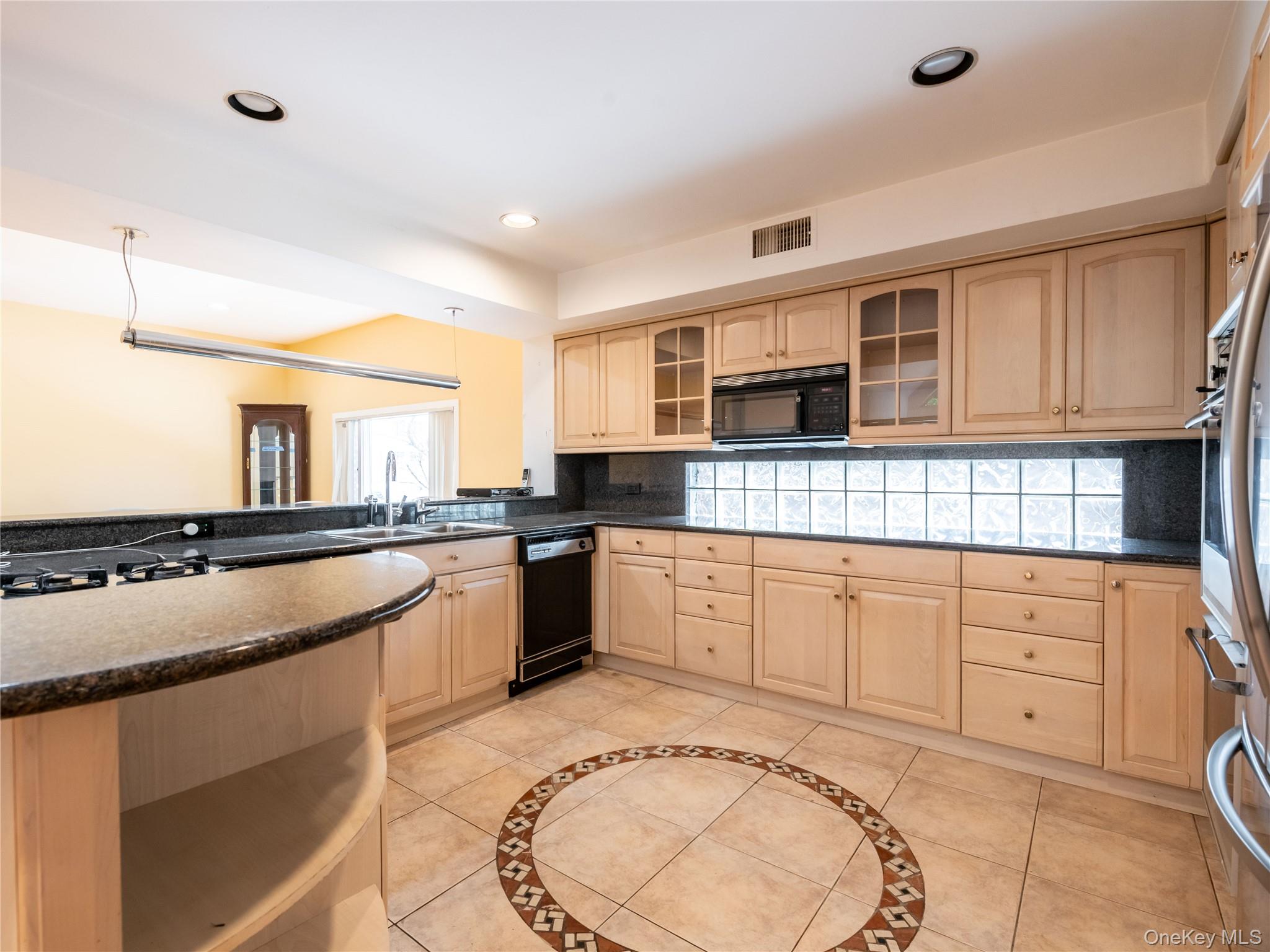 127 Wooleys Lane, Great Neck, NY 11023