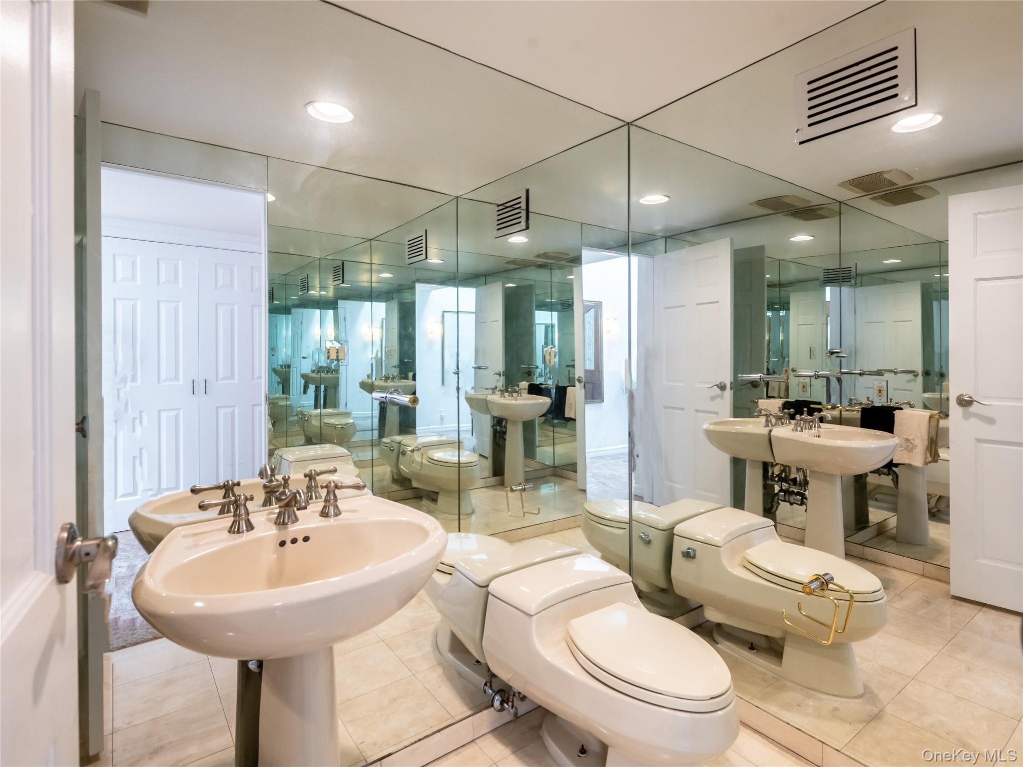 127 Wooleys Lane, Great Neck, NY 11023