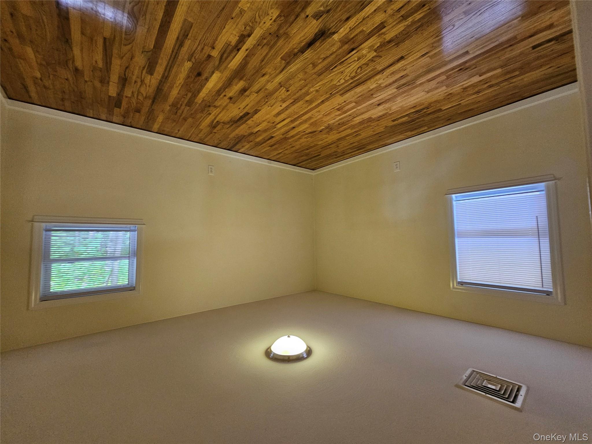 8 town path # 2, Glen Cove, NY 11542