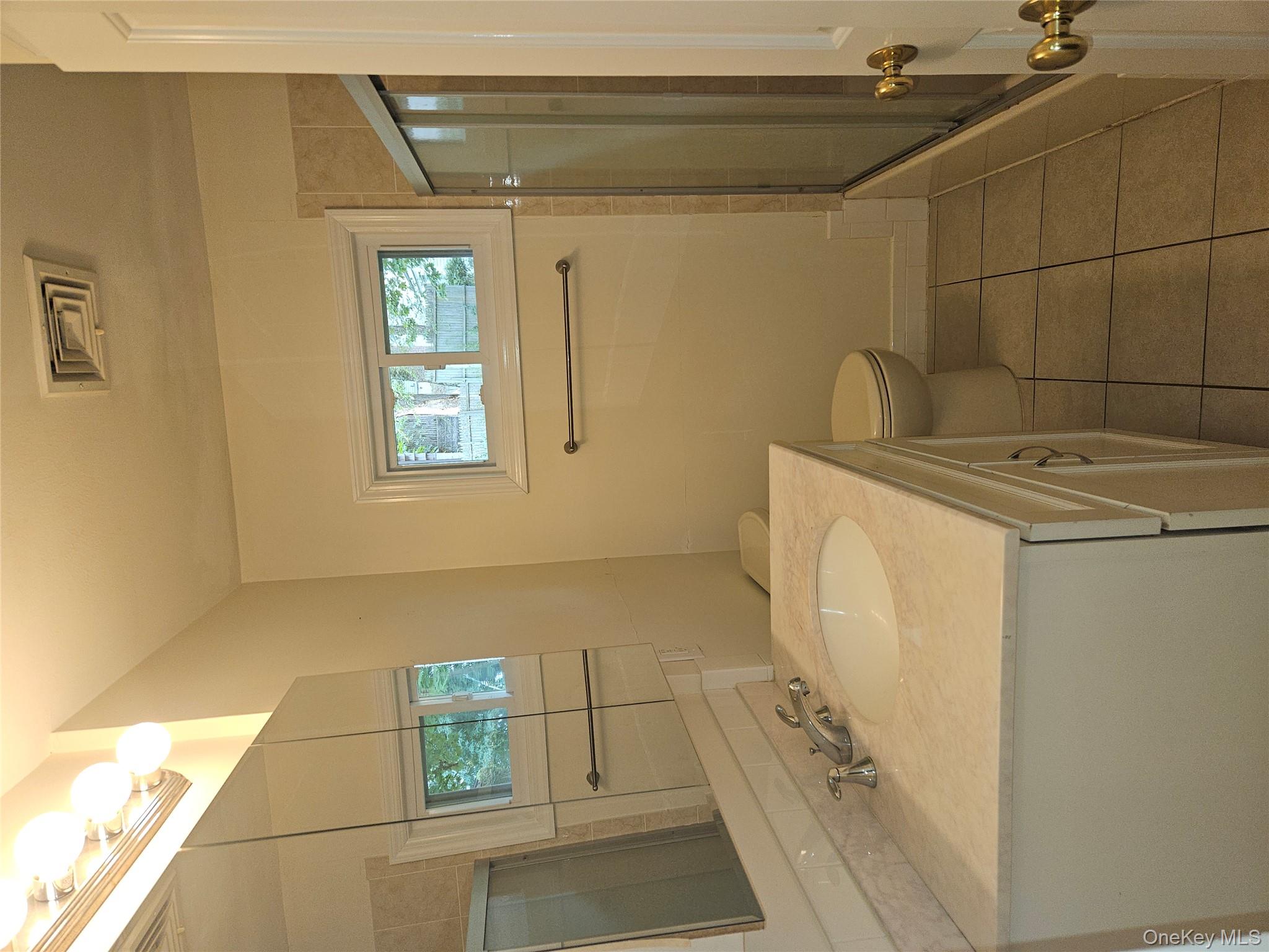 8 town path # 2, Glen Cove, NY 11542