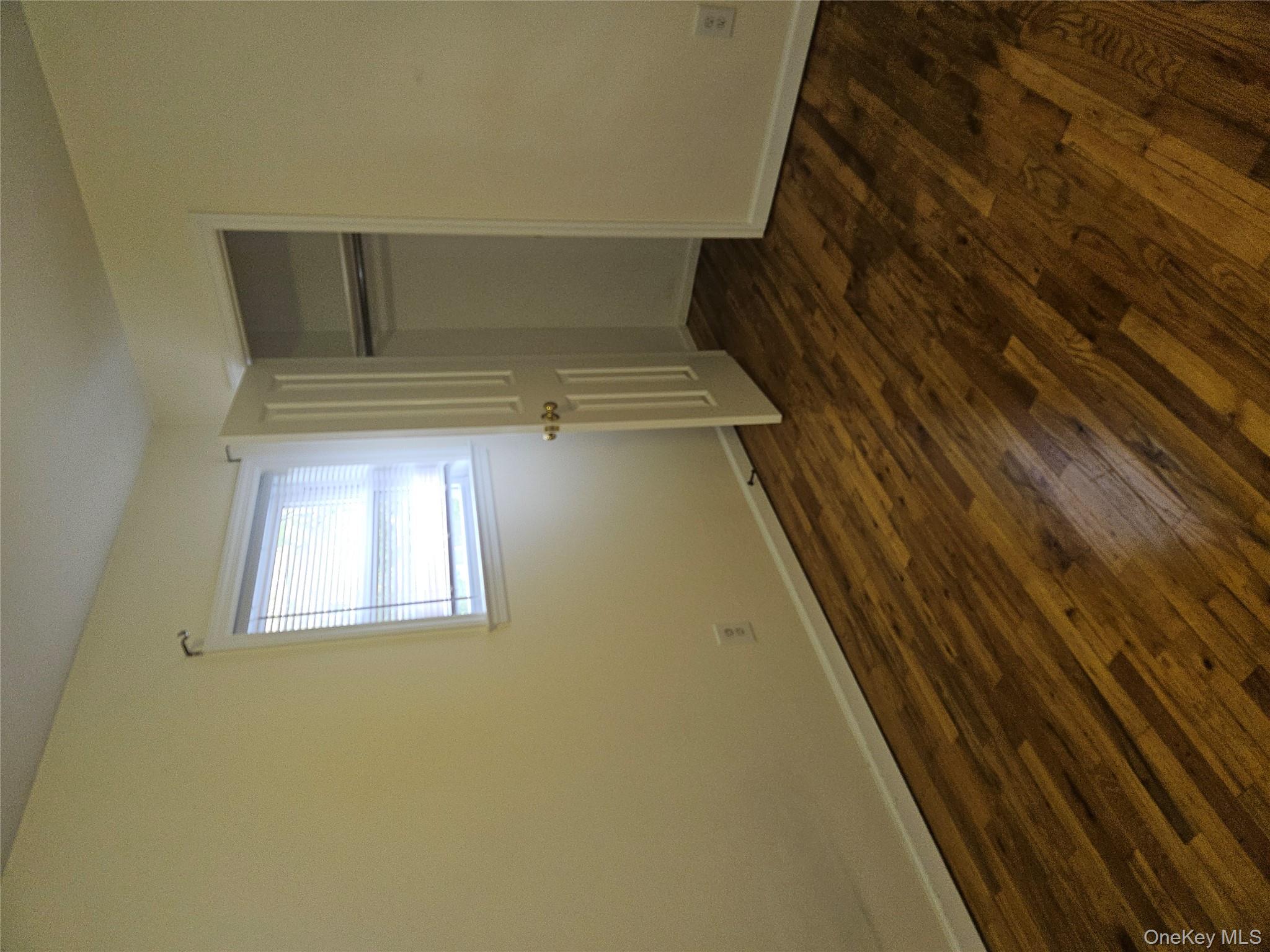 8 town path # 2, Glen Cove, NY 11542