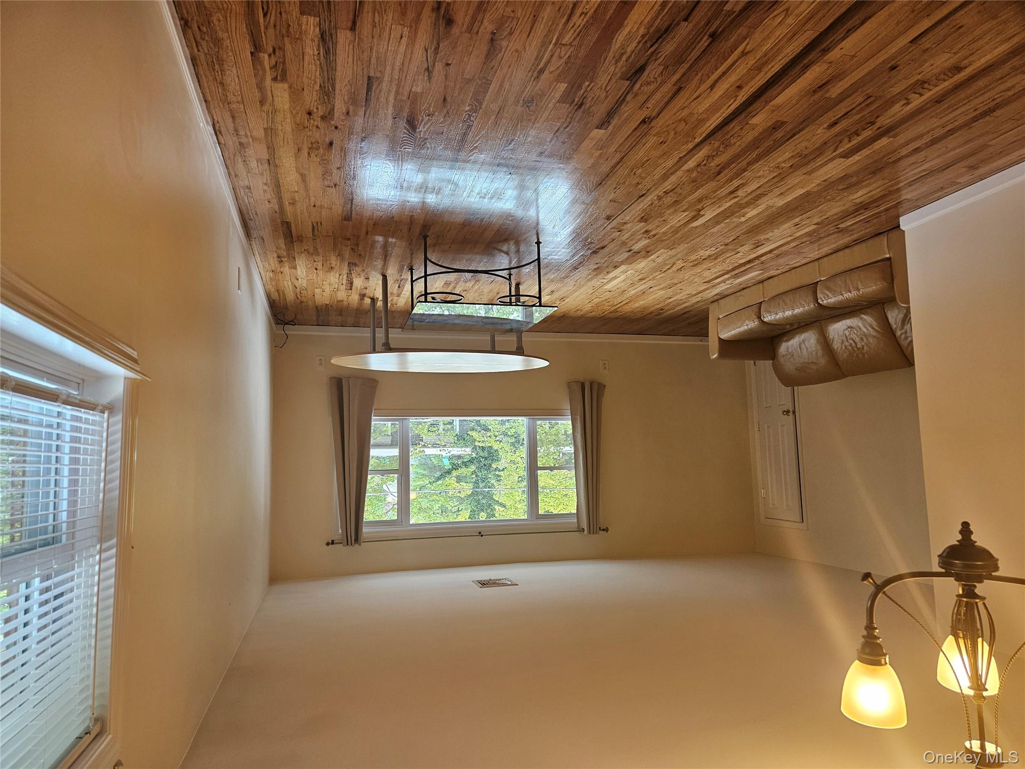 8 town path # 2, Glen Cove, NY 11542