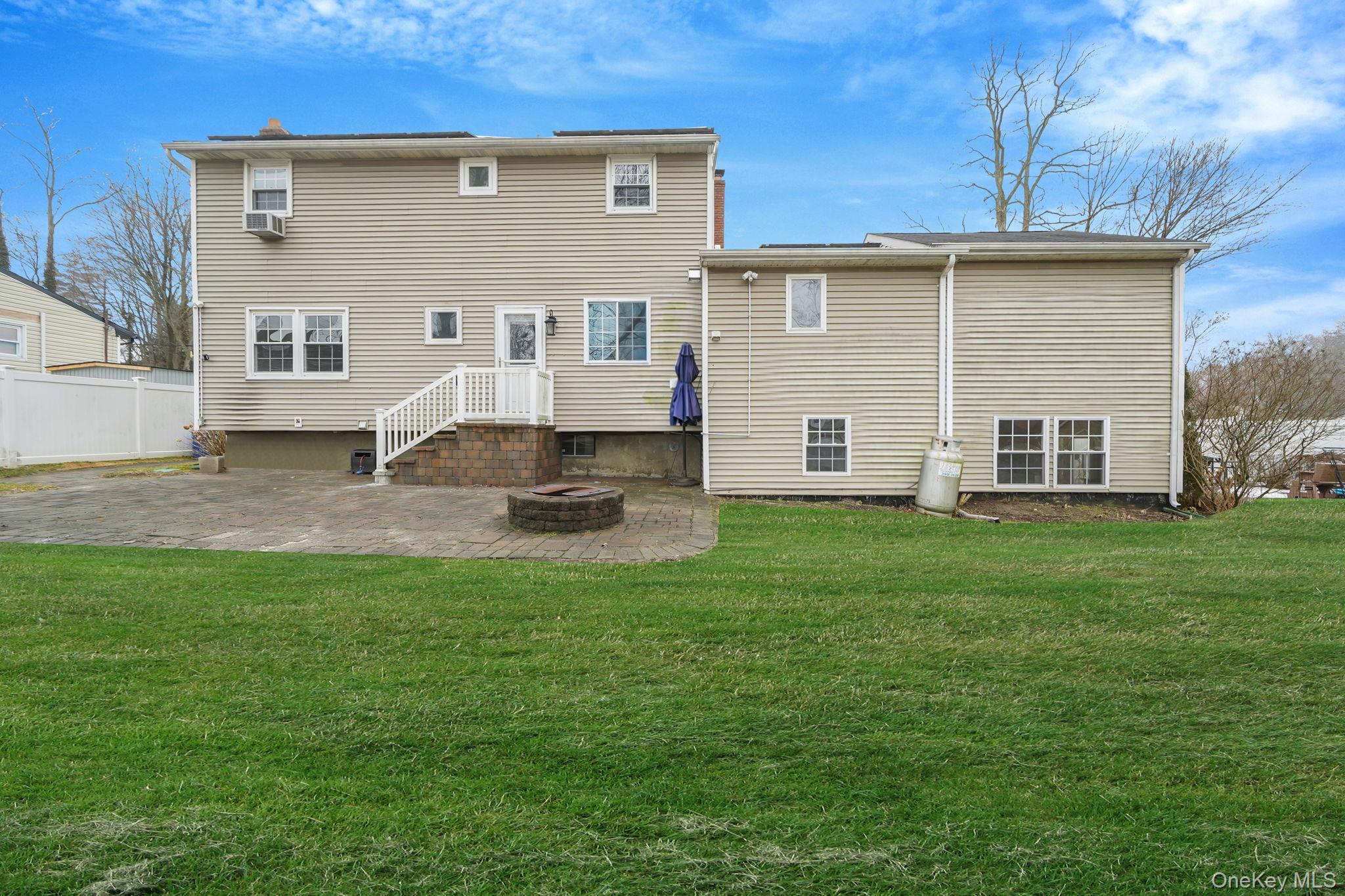 92 Hawthorne Road, Kings Park, NY 11754