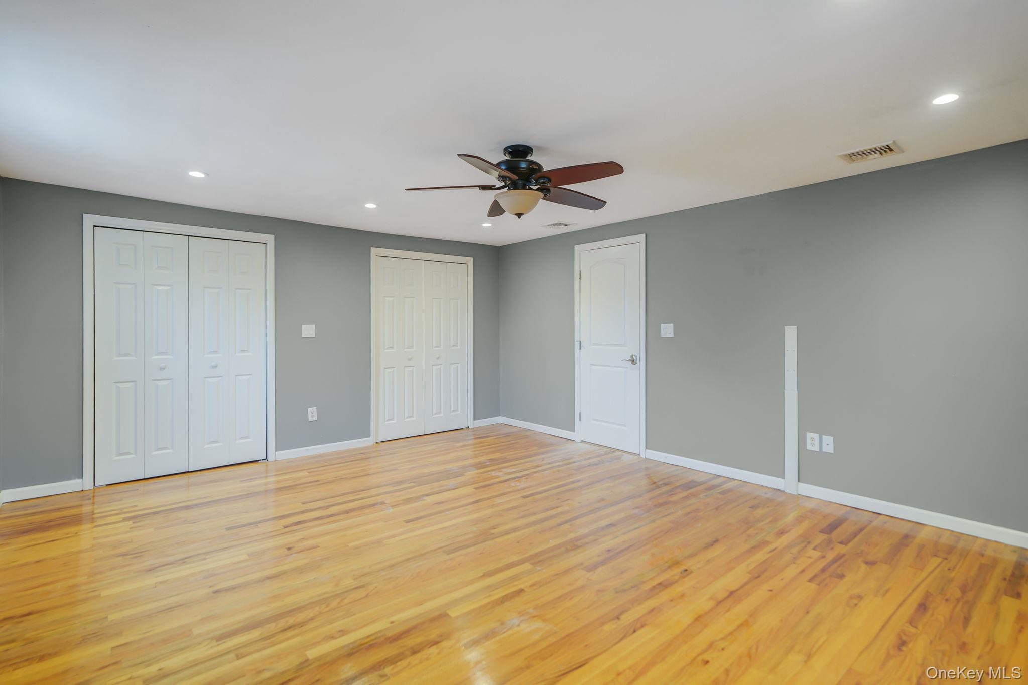 92 Hawthorne Road, Kings Park, NY 11754