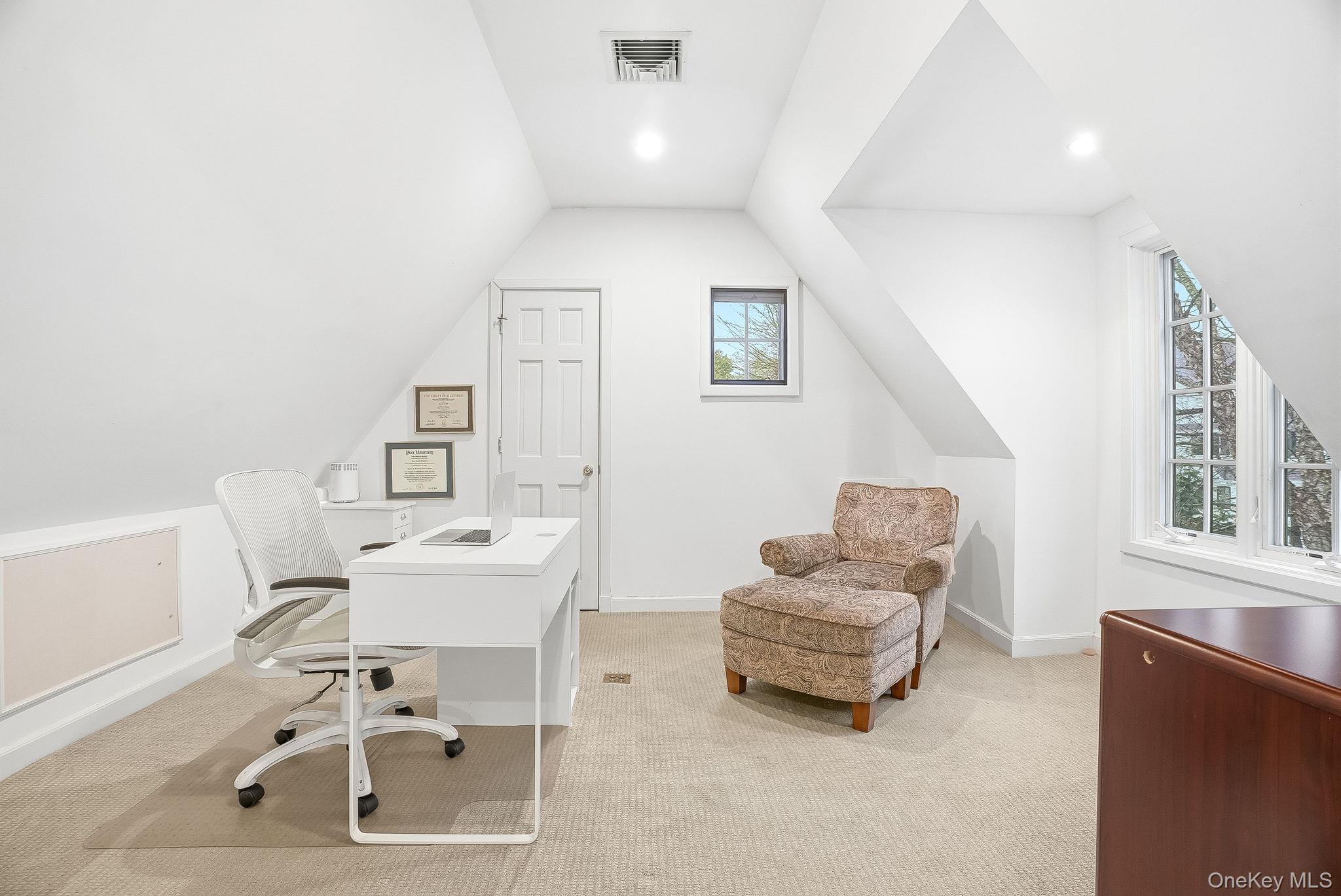 65 Howell Avenue, Larchmont, NY 10538