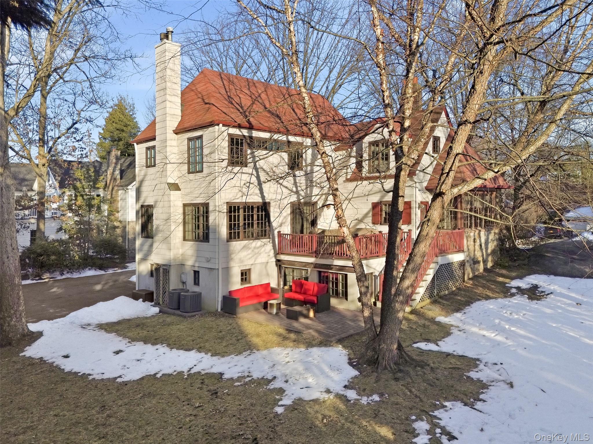 65 Howell Avenue, Larchmont, NY 10538