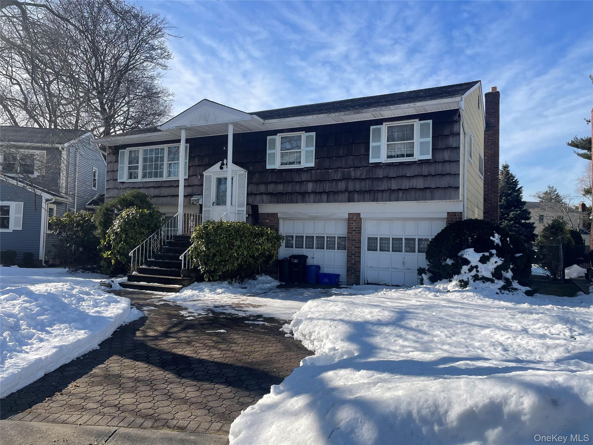 840 Robin Court, Baldwin, NY 11510