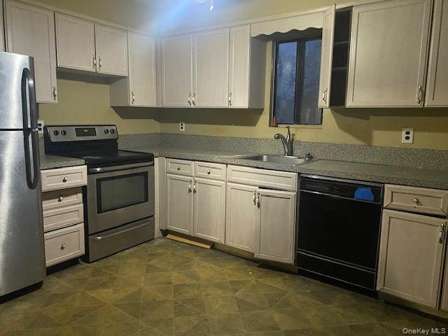 18 Windus Drive, Shirley, NY 11967