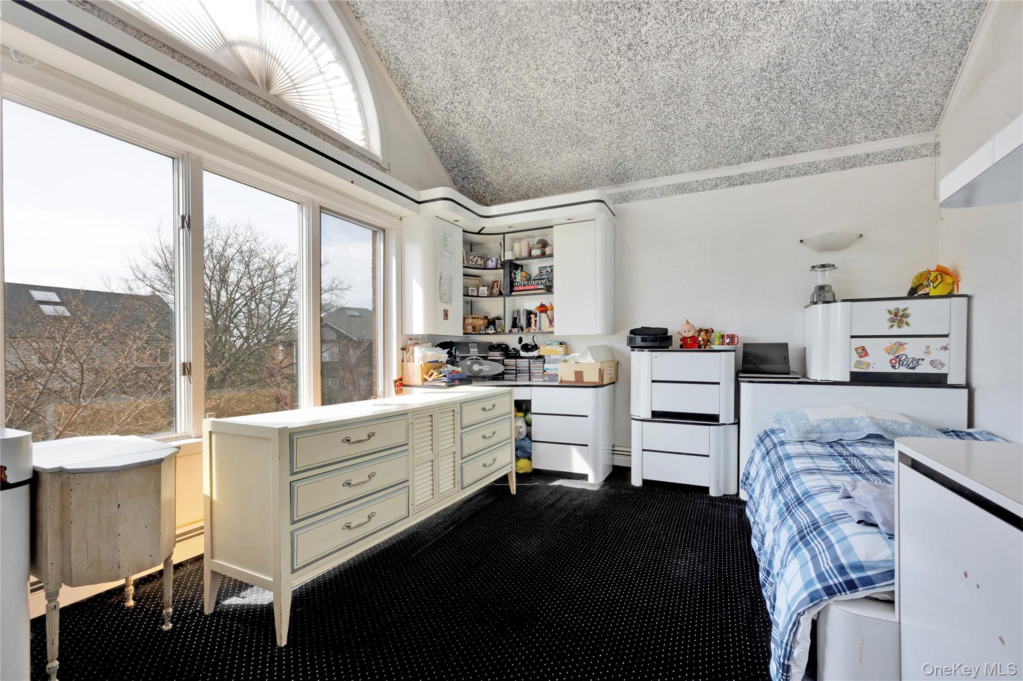 708 Park Lane, Cedarhurst, NY 11516