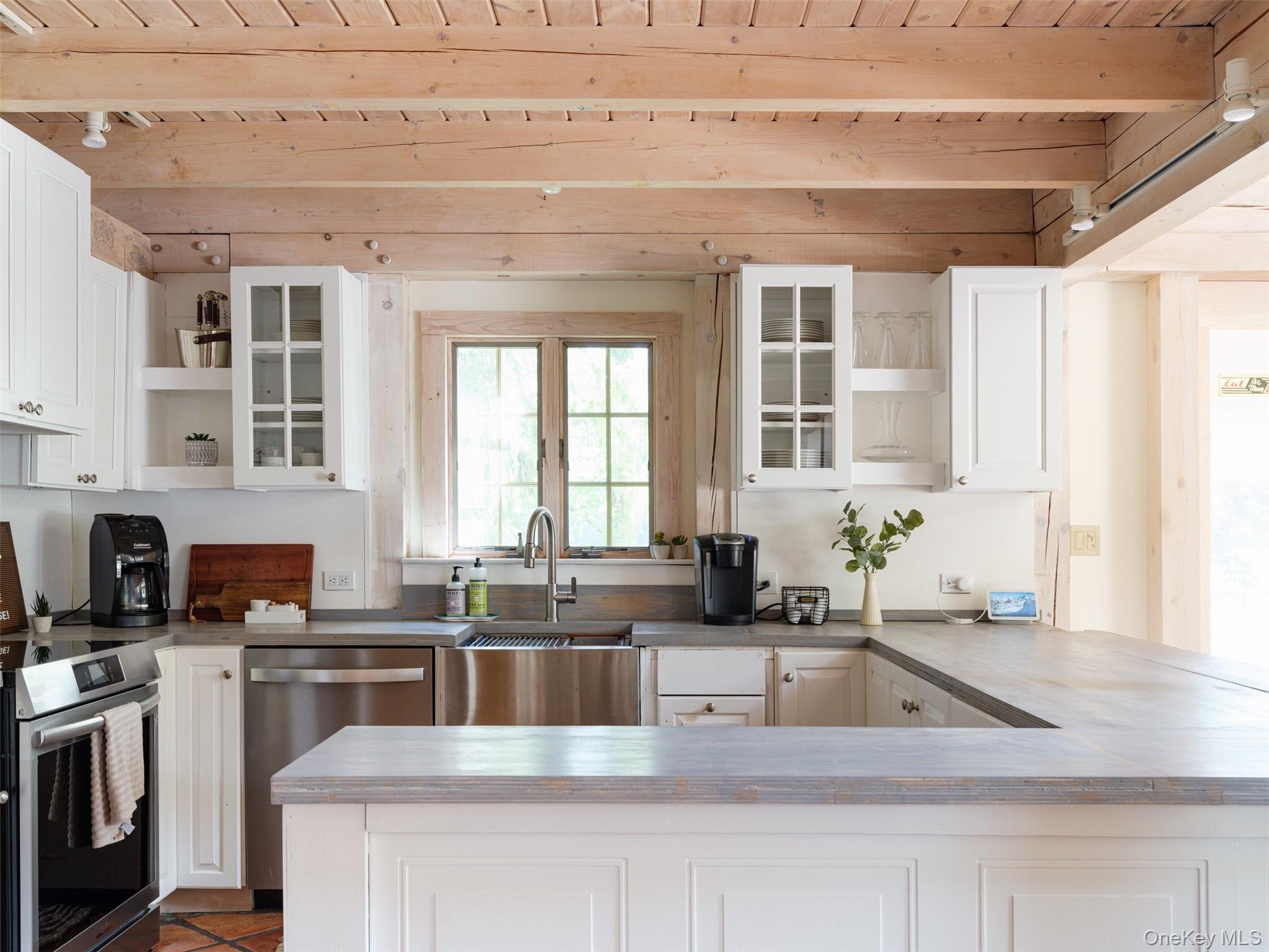 121 Queechy Lake Drive, Canaan, NY 12029