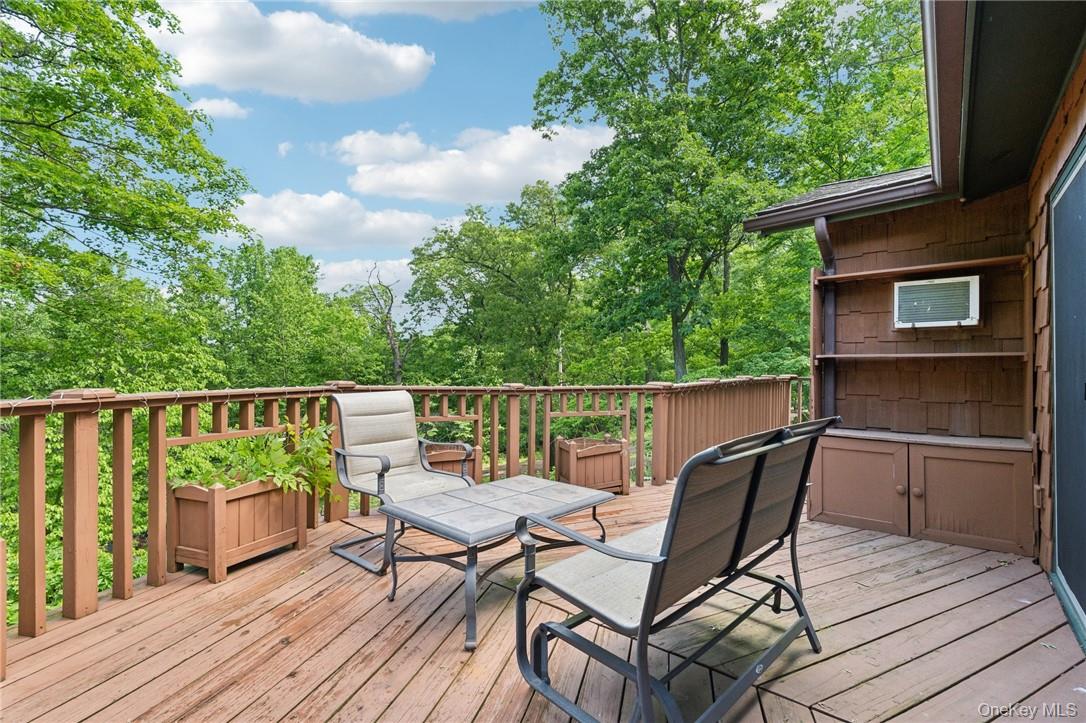 8 Oak Tree Drive, Cornwall, NY 12518