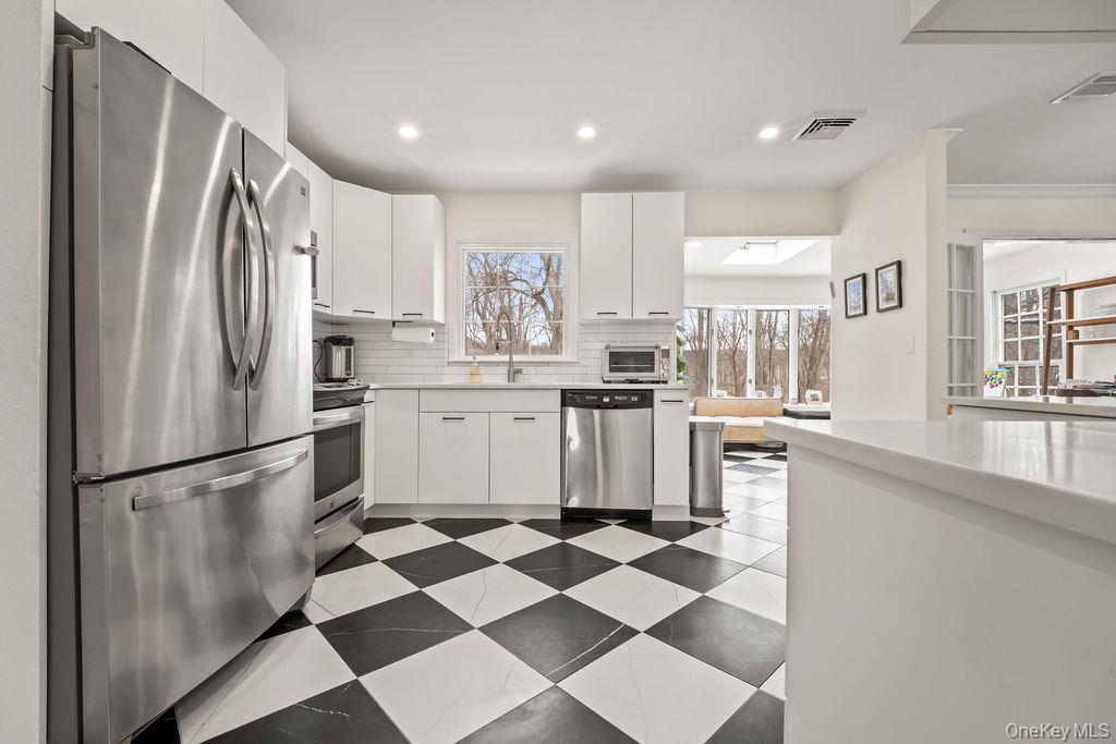 10 Cottage Lane, Suffern, NY 10901