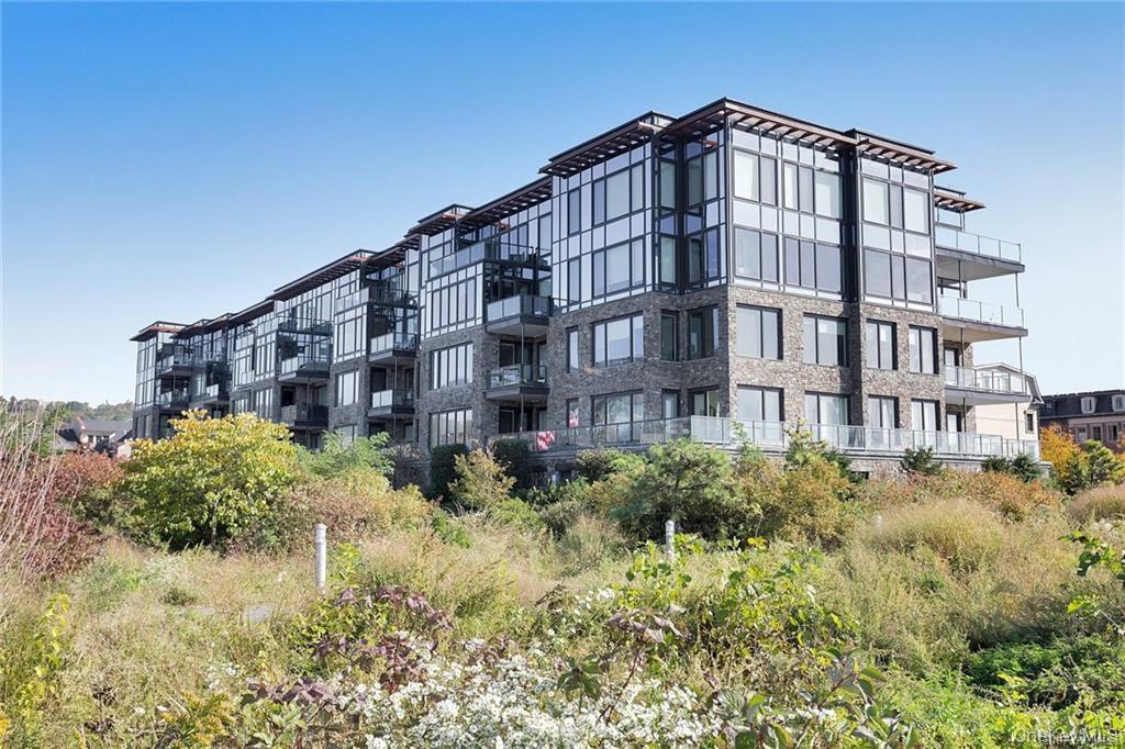 18 Rivers Edge Drive # 305, Tarrytown, NY 10591