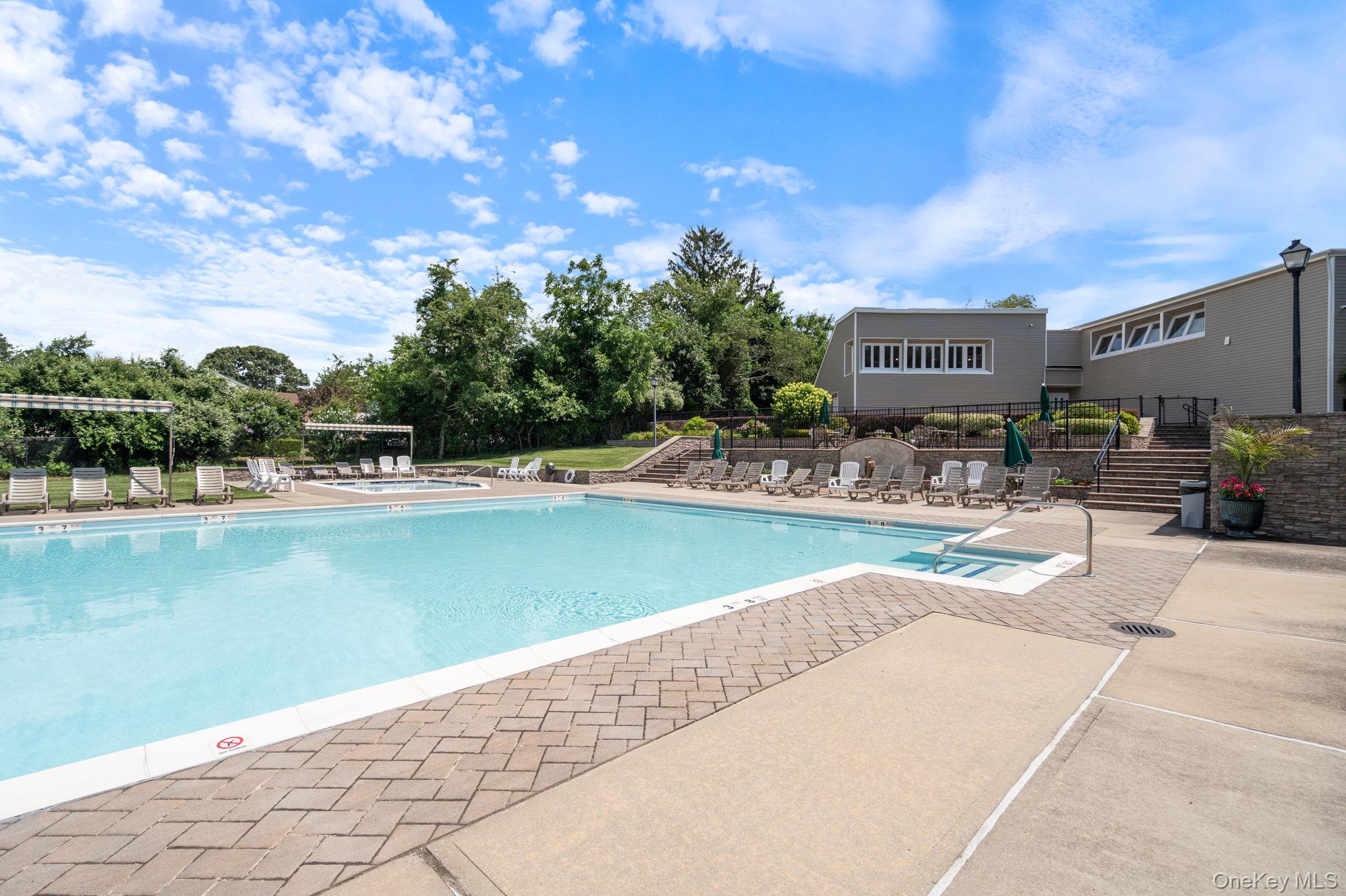 6 Doe Path, Coram, NY 11727