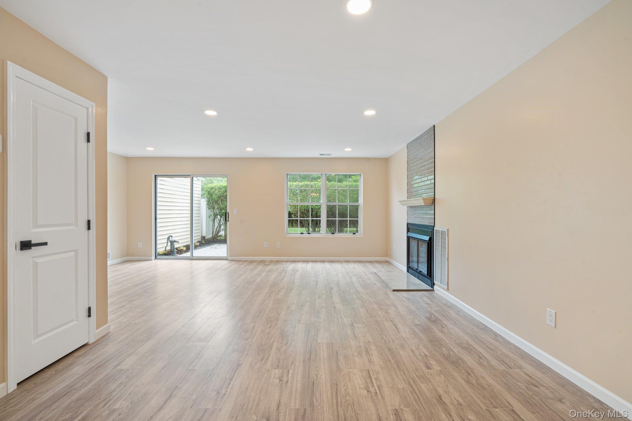 6 Doe Path, Coram, NY 11727