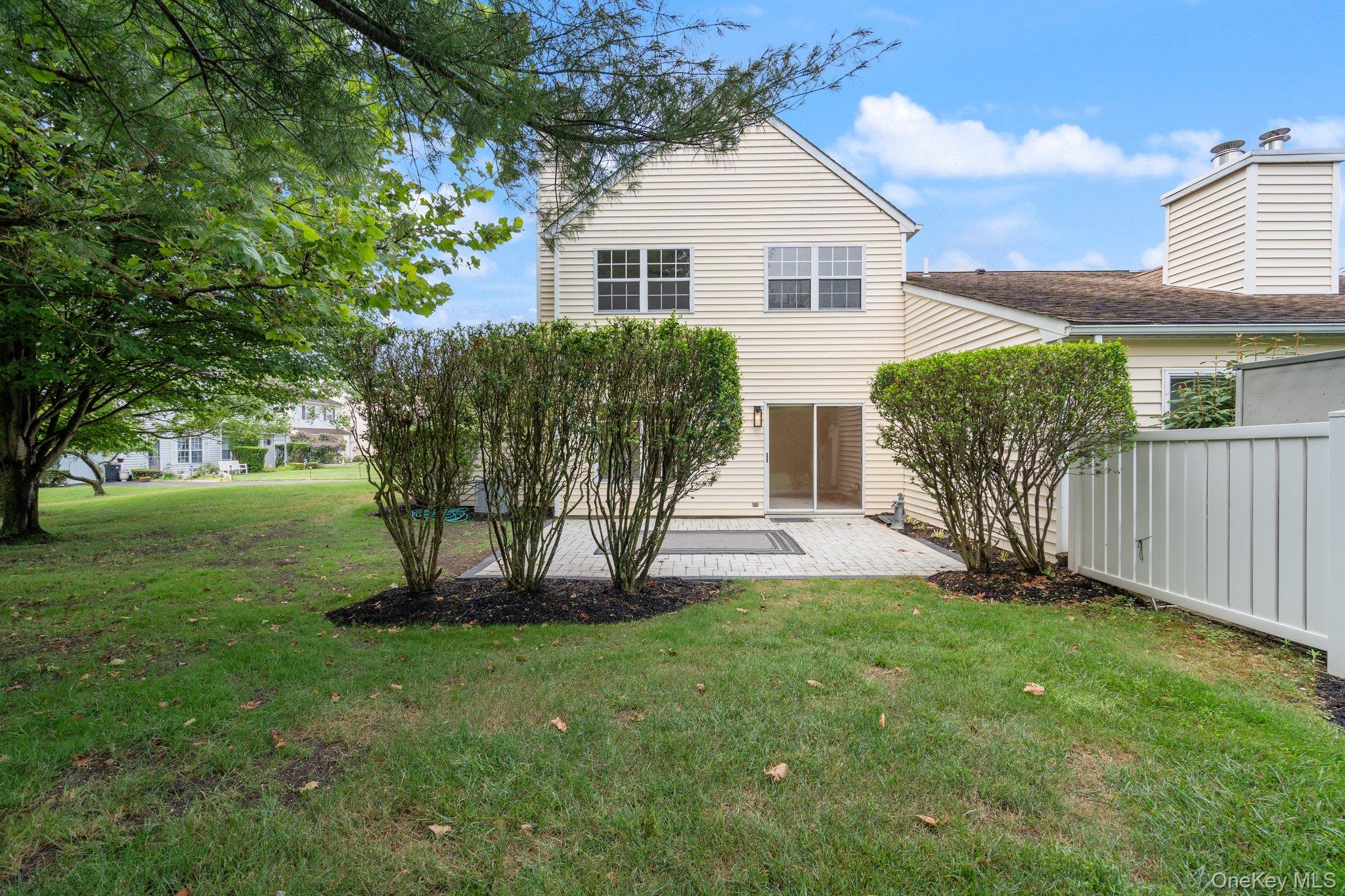 6 Doe Path, Coram, NY 11727