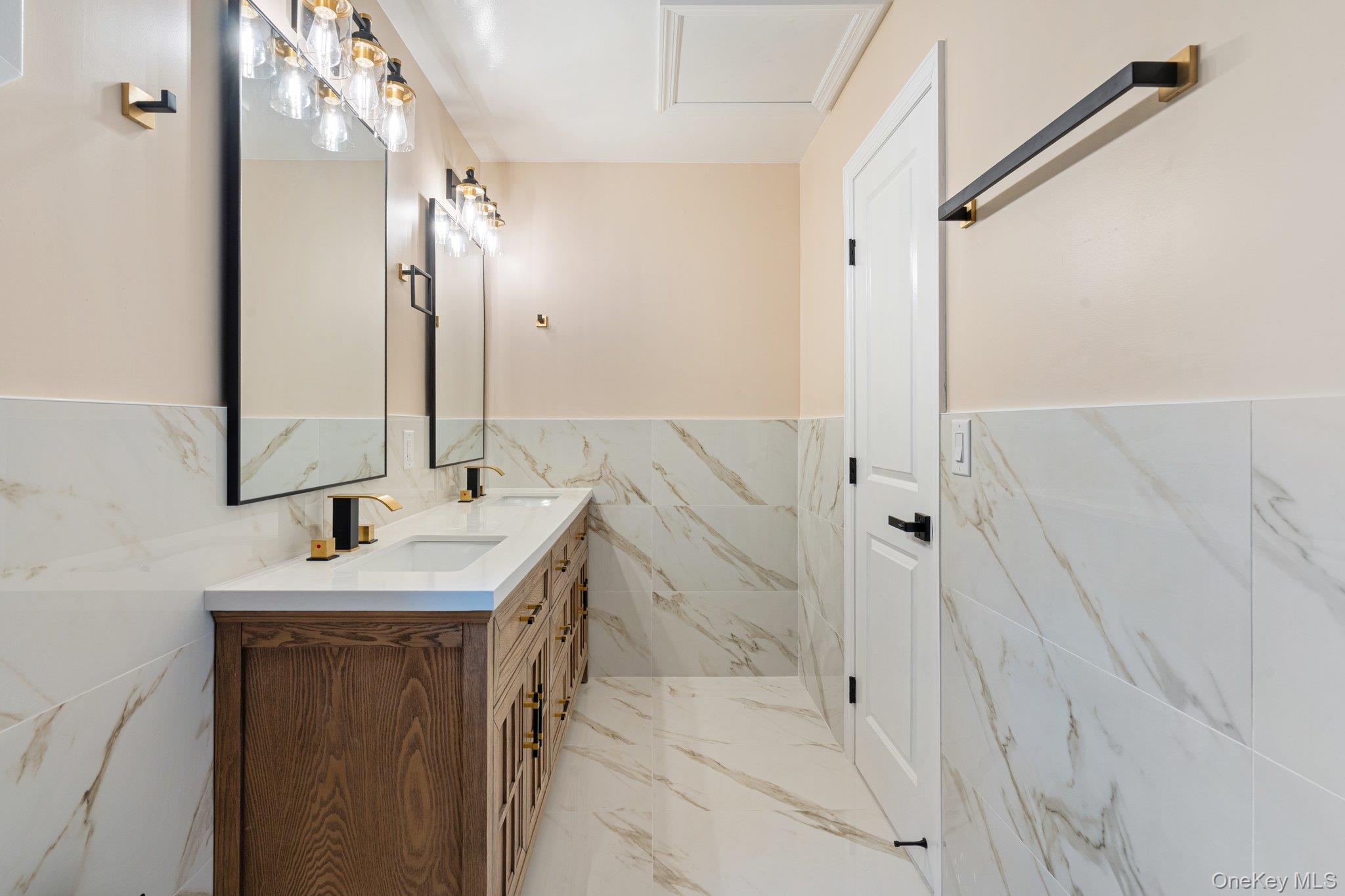 6 Doe Path, Coram, NY 11727