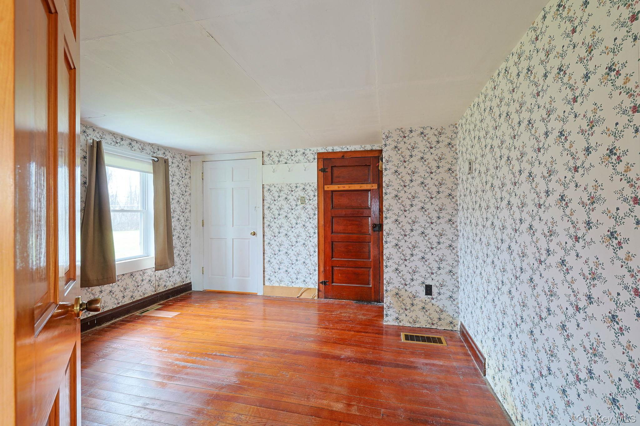 107 County Route 22, Johnson, NY 10933