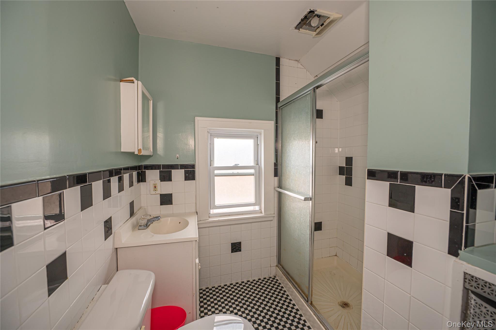 17 Hope Street, Hempstead, NY 11550