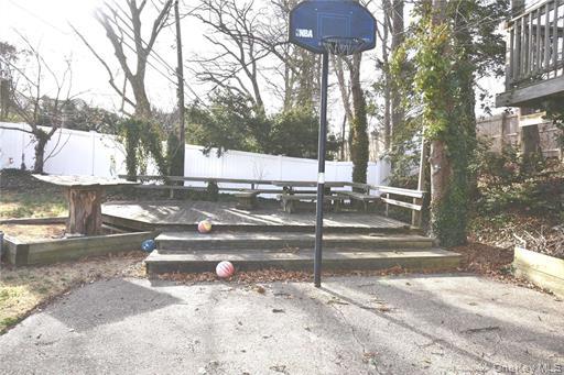 44 Miller Road, Farmingdale, NY 11735