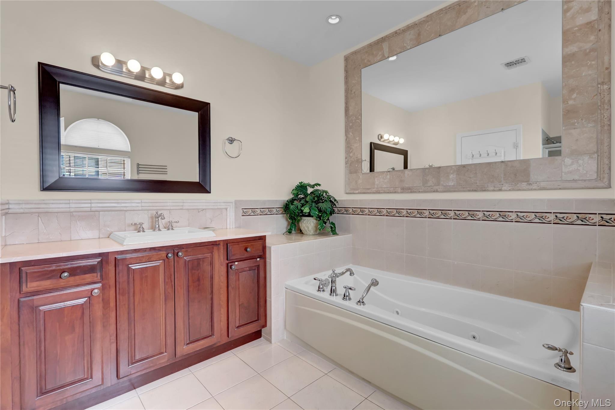 77 Constantine way Way, Mount Sinai, NY 11766