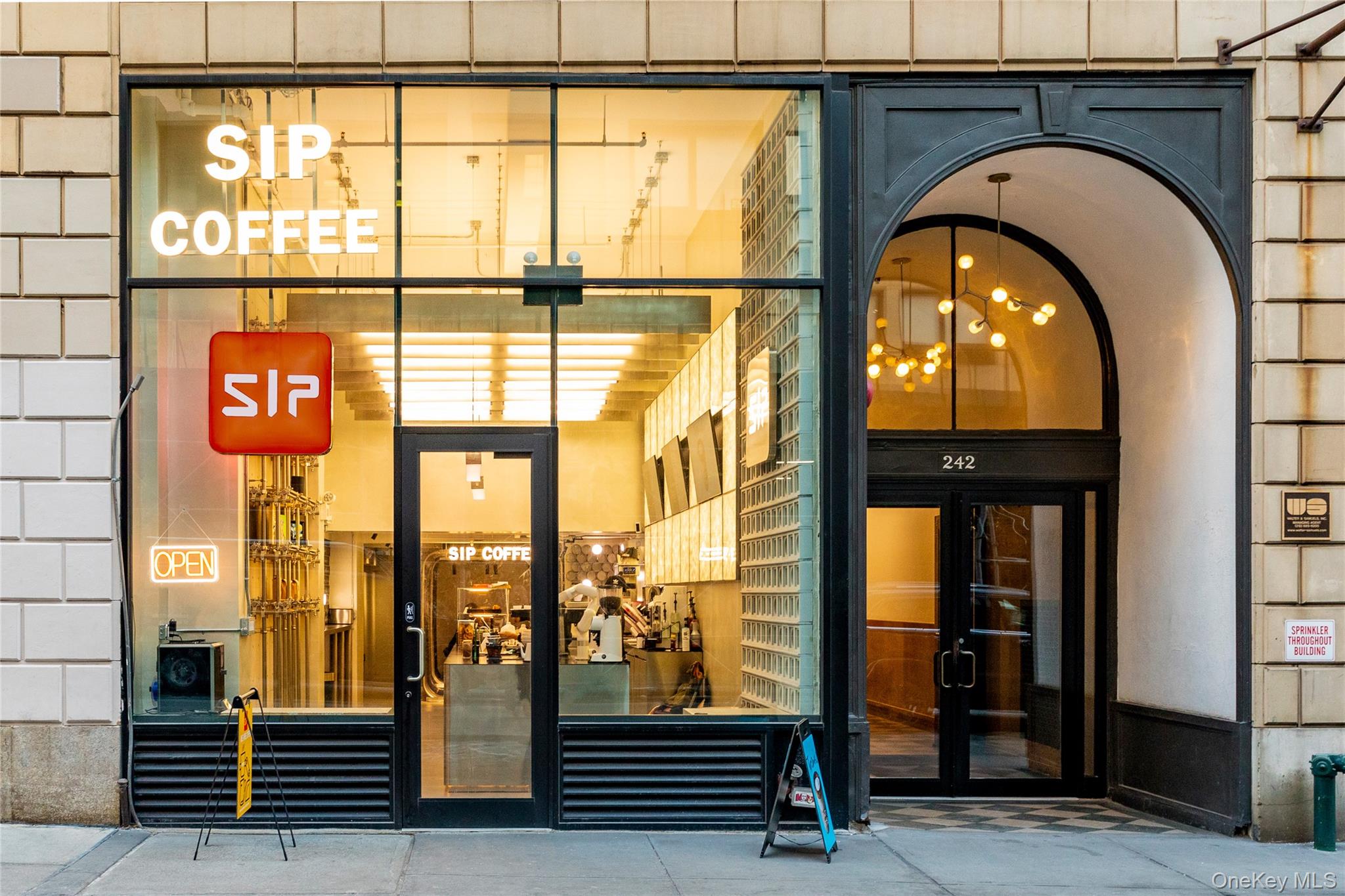 242 W 27th Street, New York (Manhattan), NY 10001