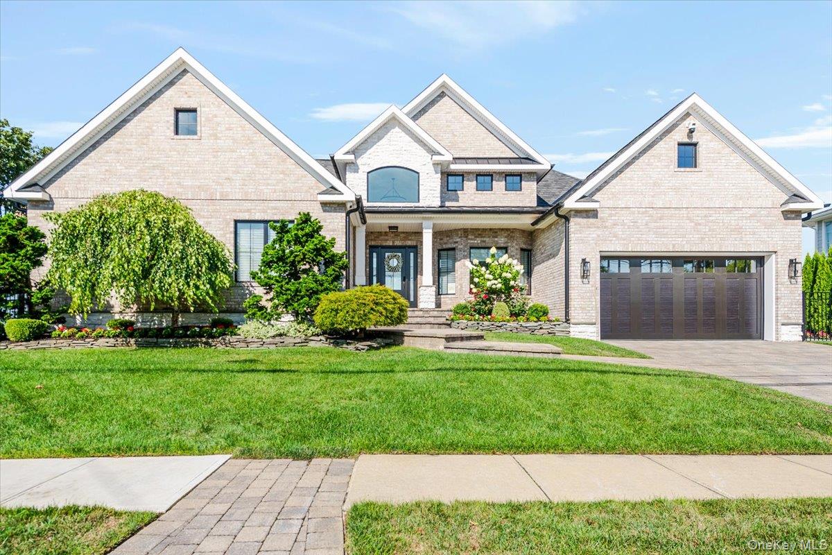 10 SKYLKARK Road, Massapequa Park, NY 11762