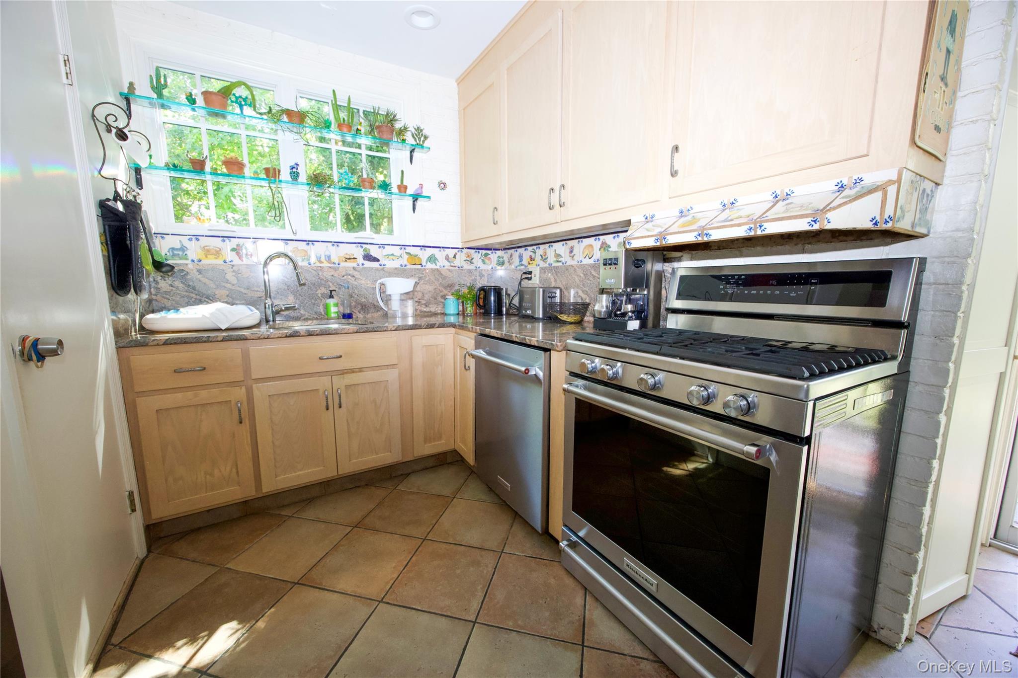 9 Ramsey Road, Great Neck, NY 11023