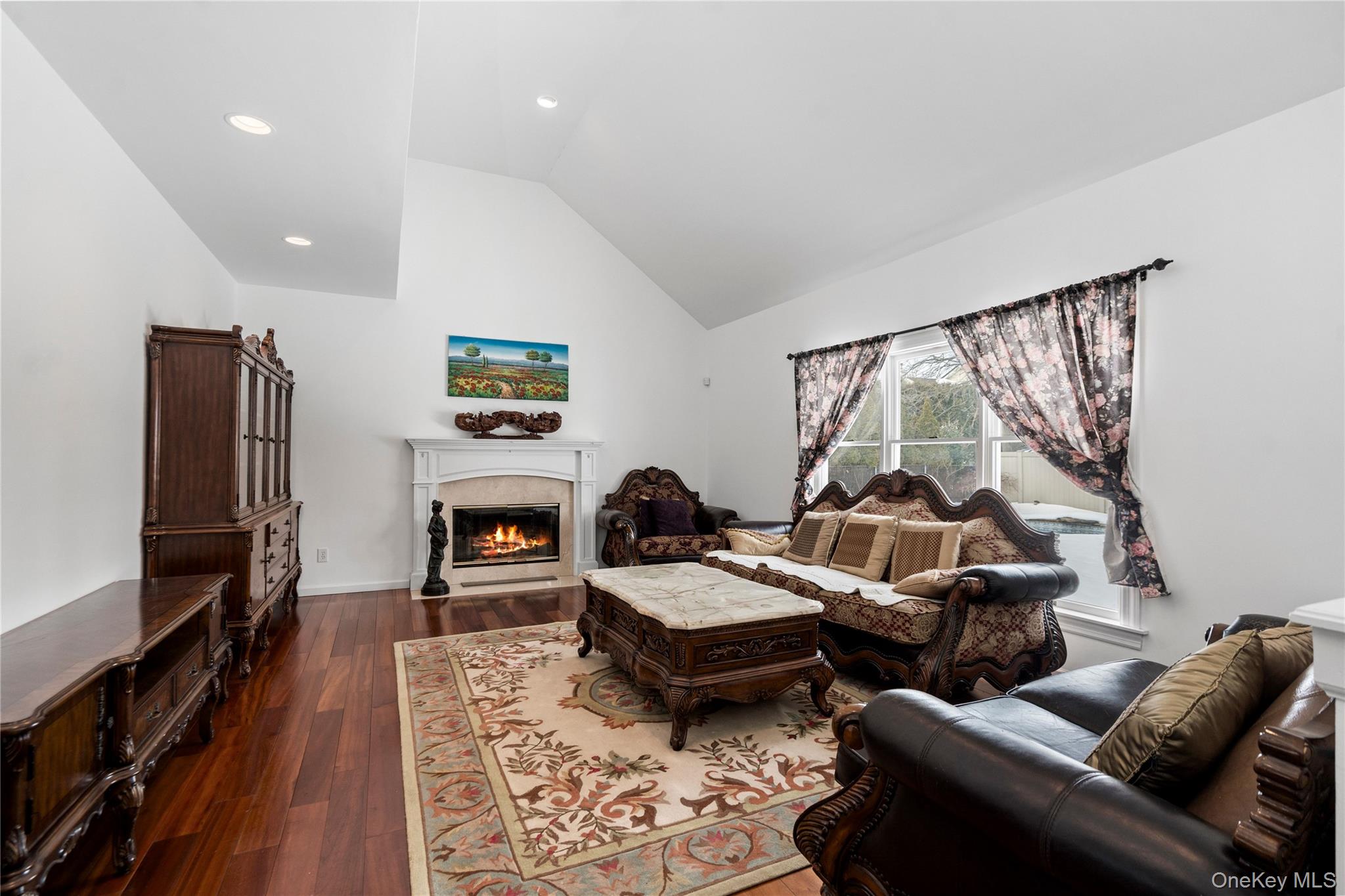 5 Pine Street, Plainview, NY 11803