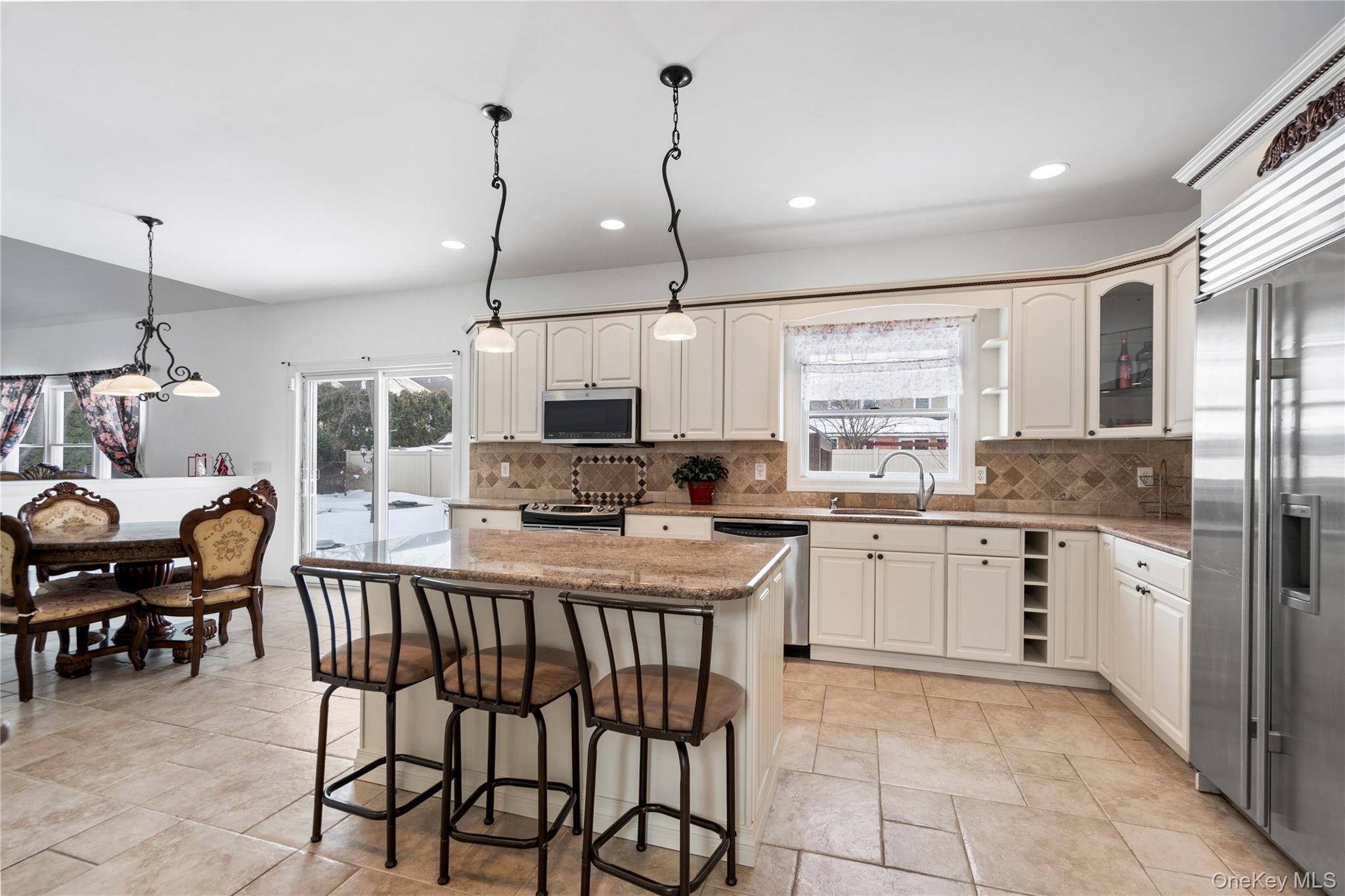 5 Pine Street, Plainview, NY 11803