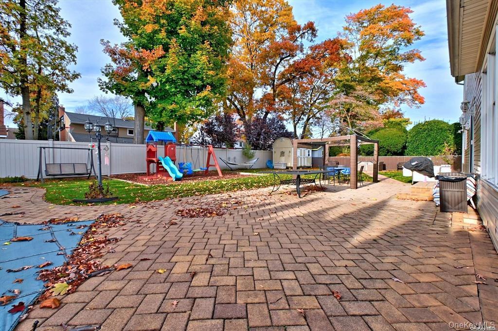 5 Pine Street, Plainview, NY 11803