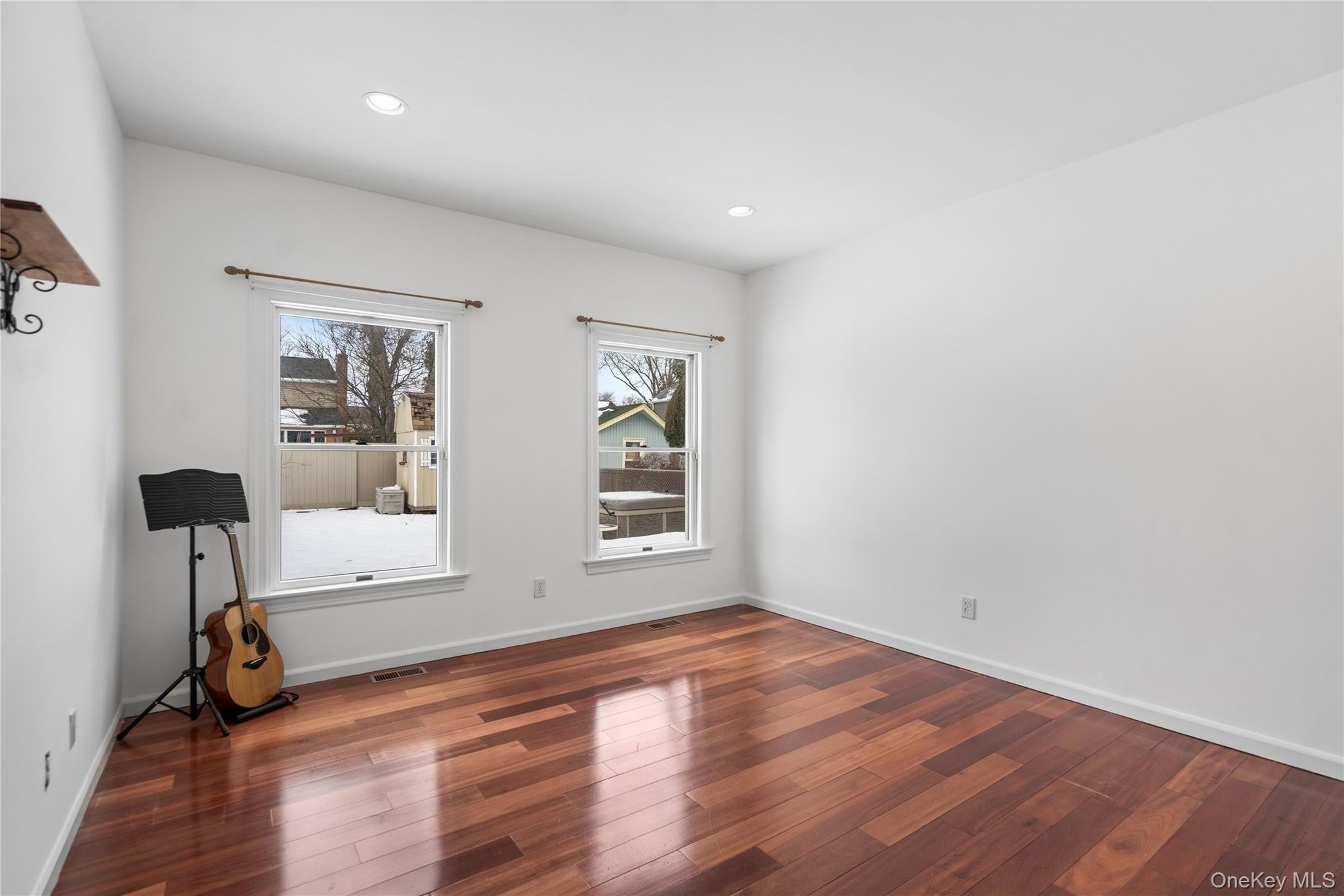 5 Pine Street, Plainview, NY 11803