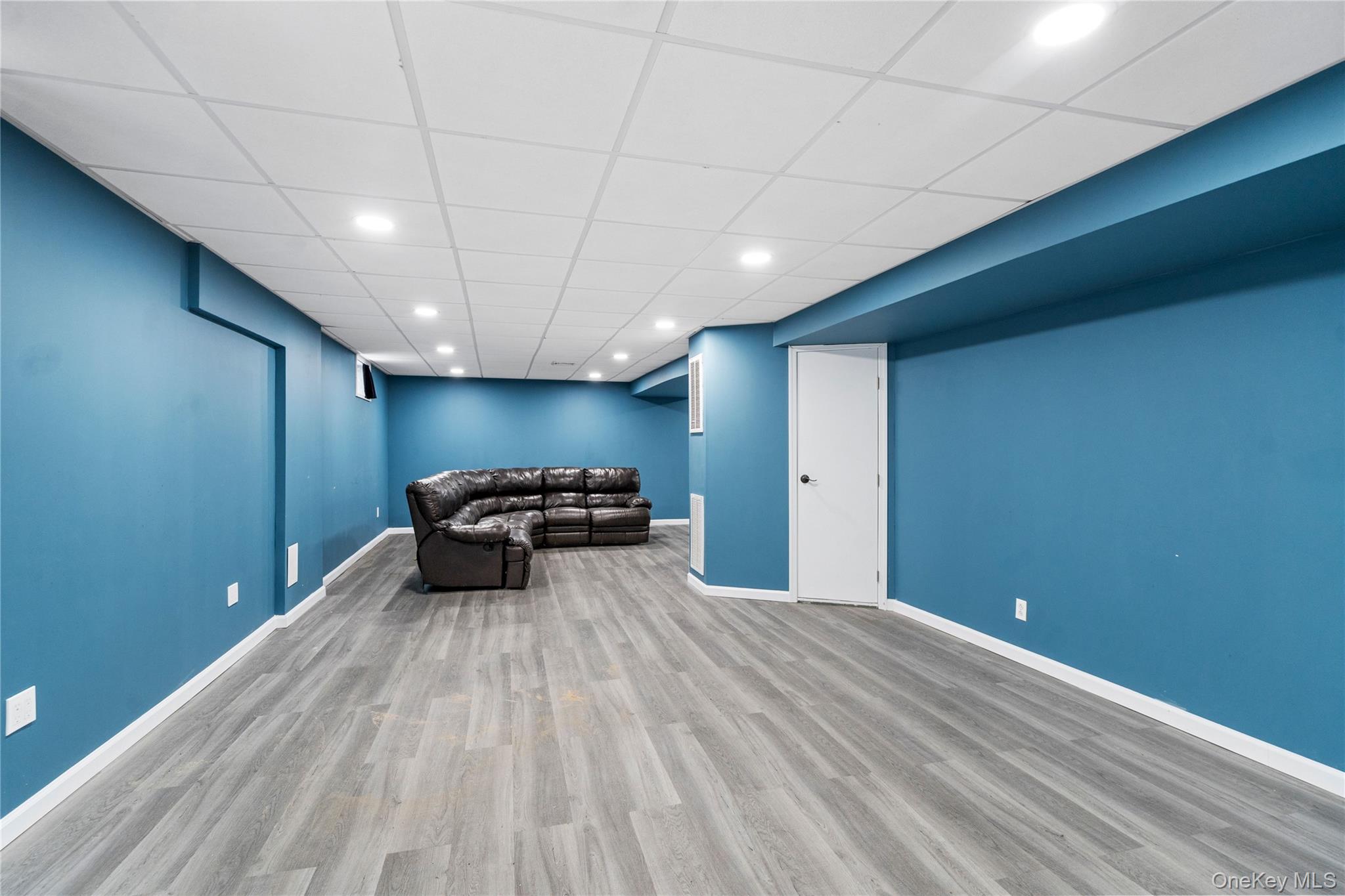 5 Pine Street, Plainview, NY 11803