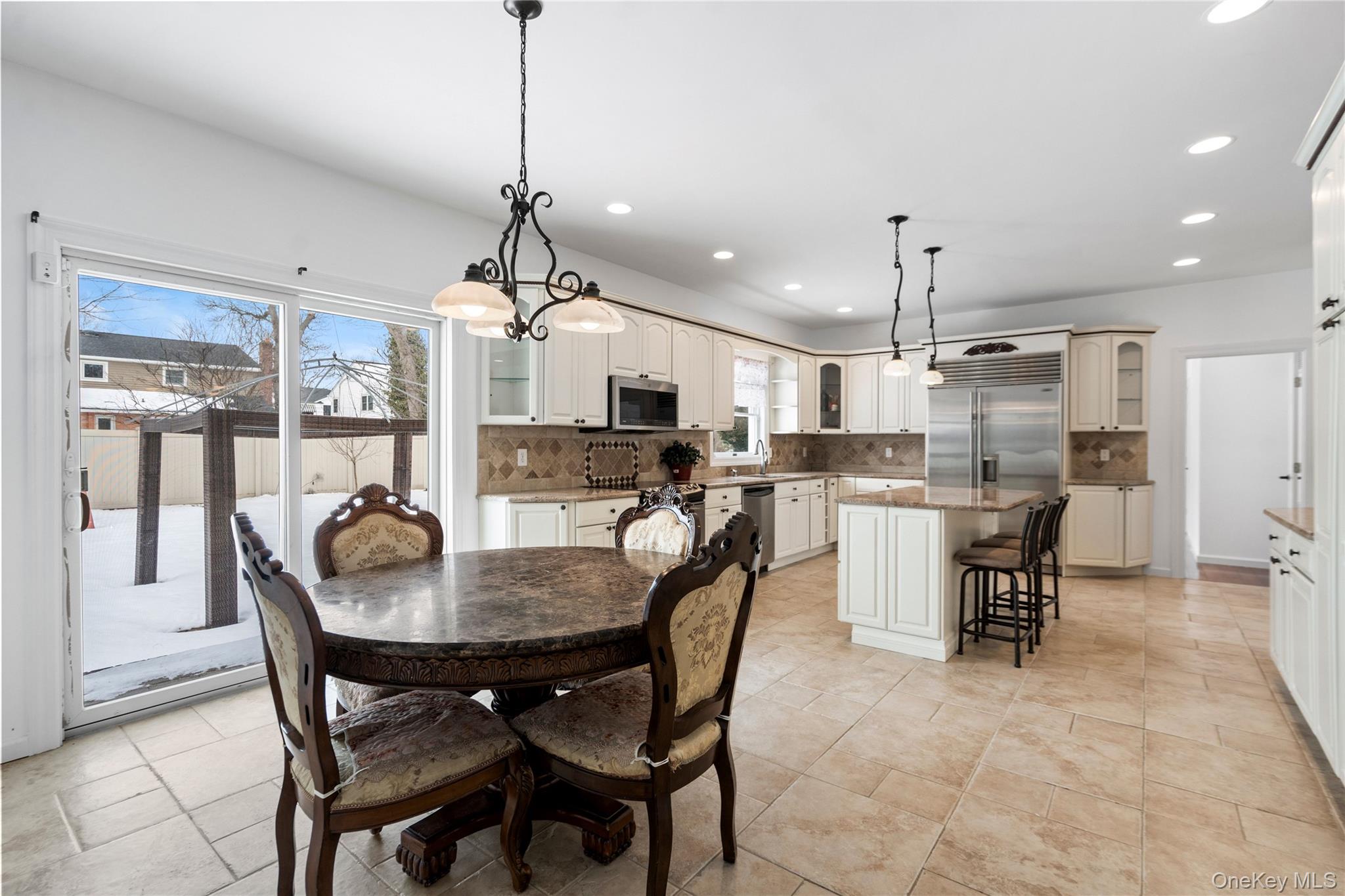 5 Pine Street, Plainview, NY 11803