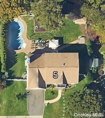 5 Pine Street, Plainview, NY 11803