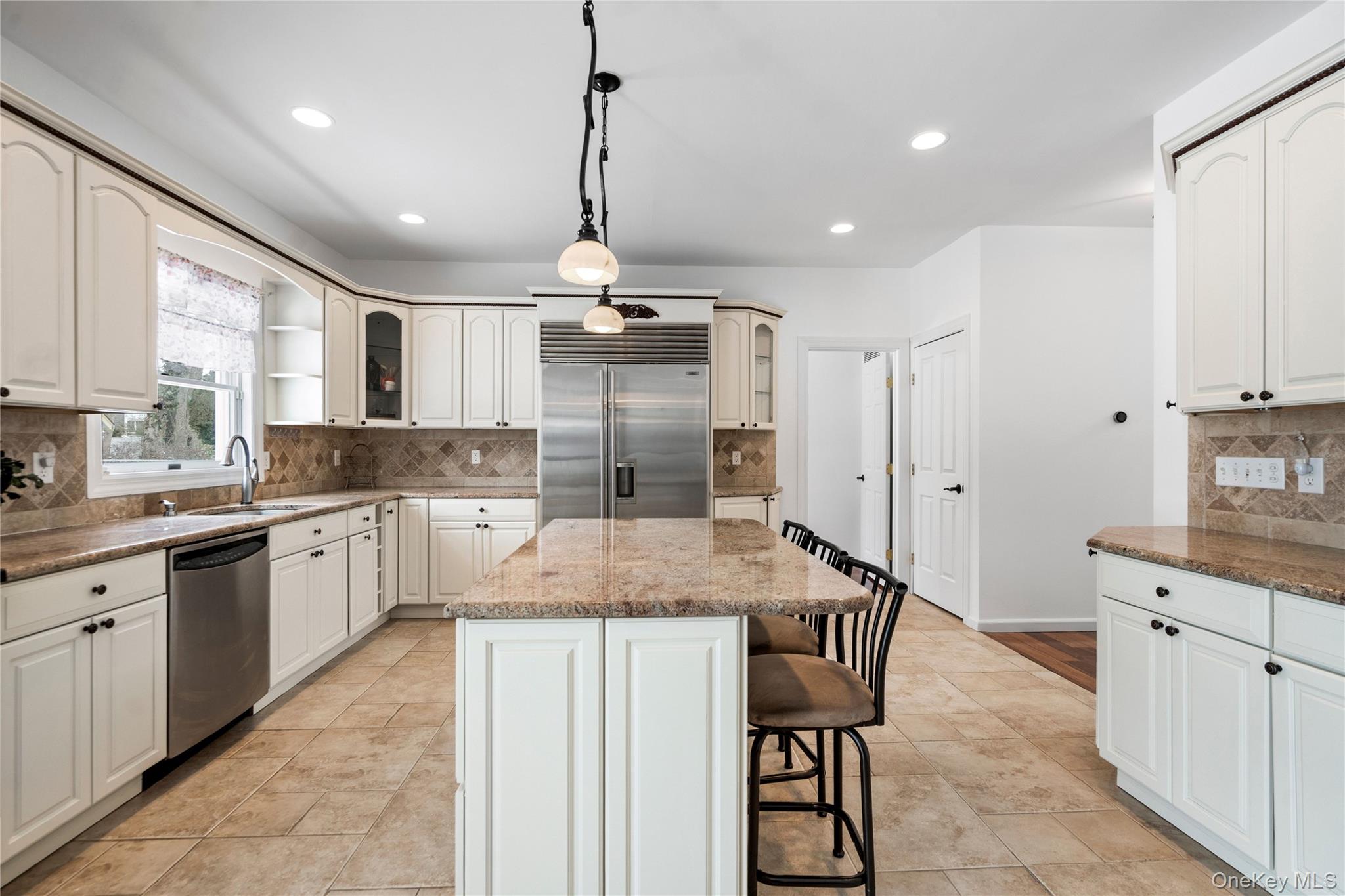 5 Pine Street, Plainview, NY 11803